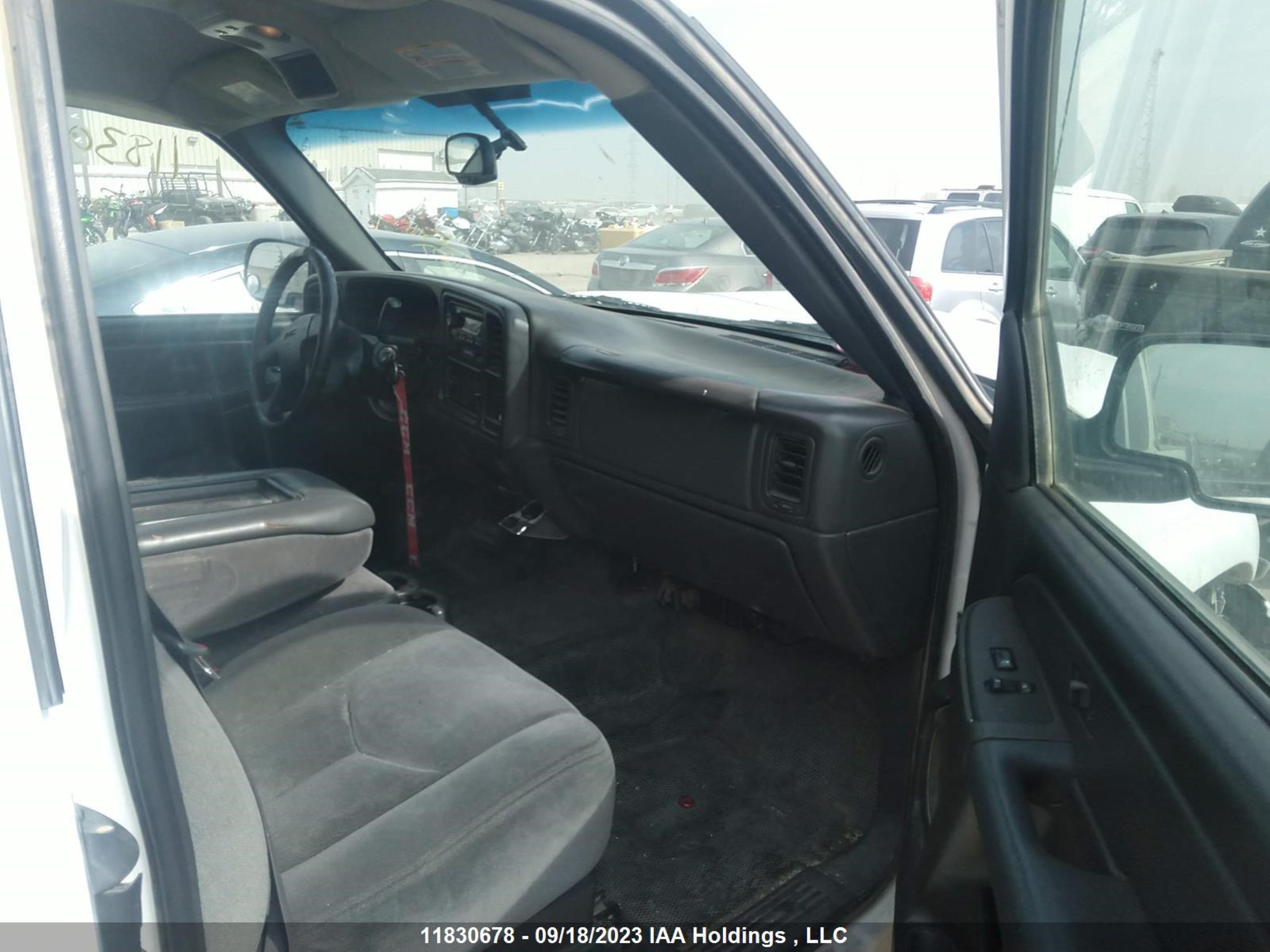 Photo 4 VIN: 1GTHK29U96E287929 - GMC SIERRA 