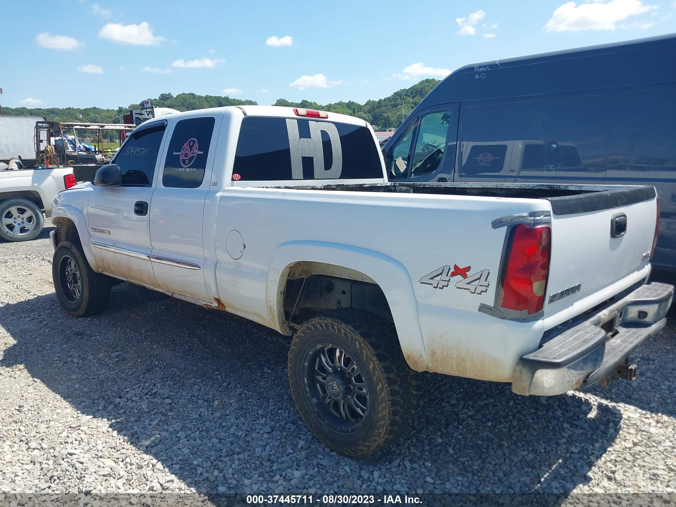 Photo 2 VIN: 1GTHK29UX3E199144 - GMC SIERRA 