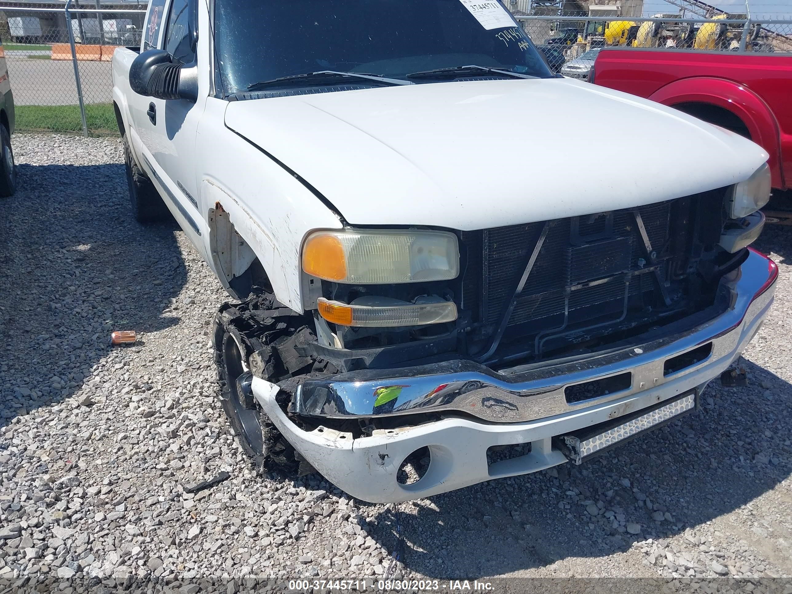 Photo 5 VIN: 1GTHK29UX3E199144 - GMC SIERRA 