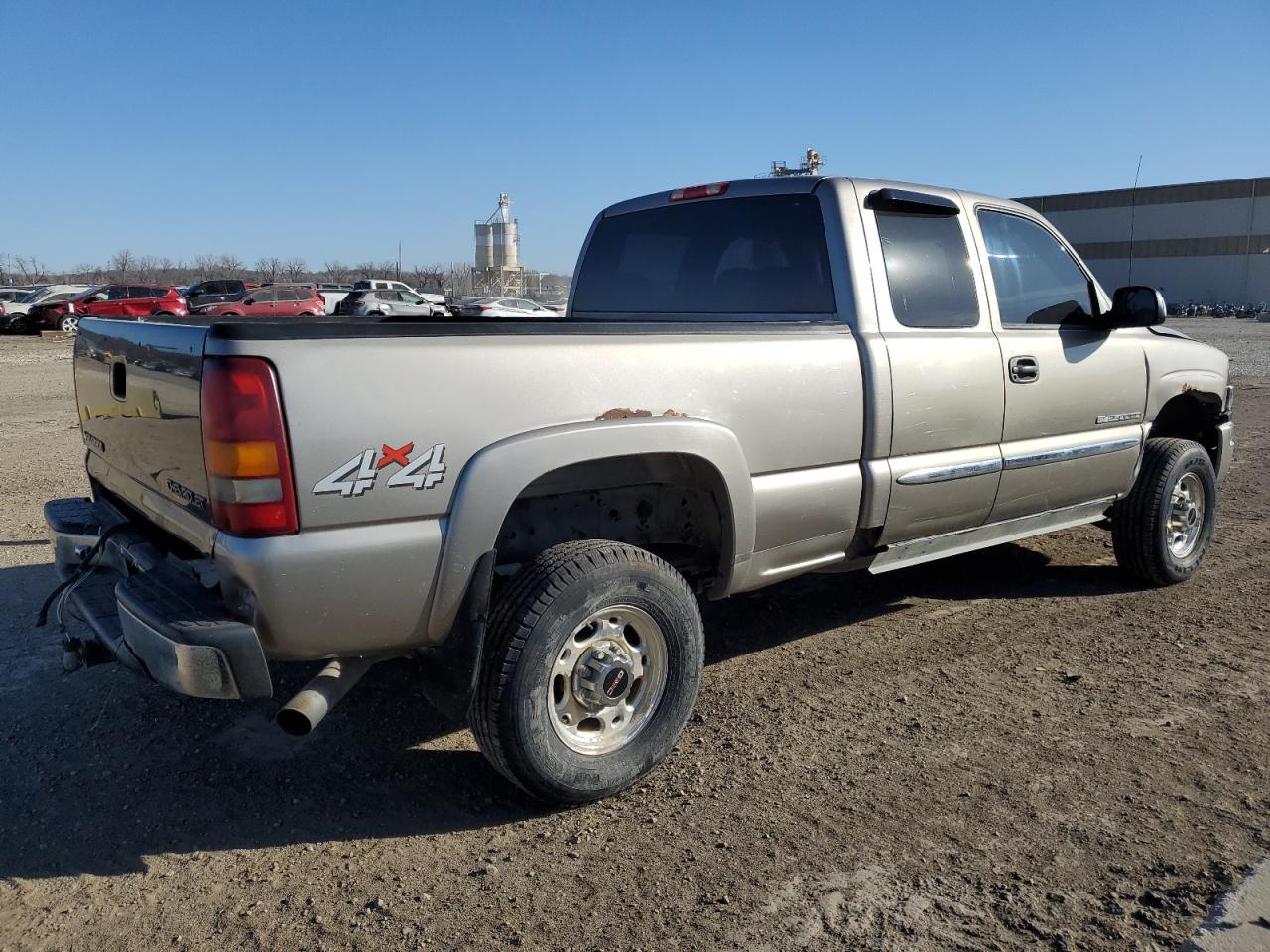 Photo 2 VIN: 1GTHK29UX3E278586 - GMC SIERRA 