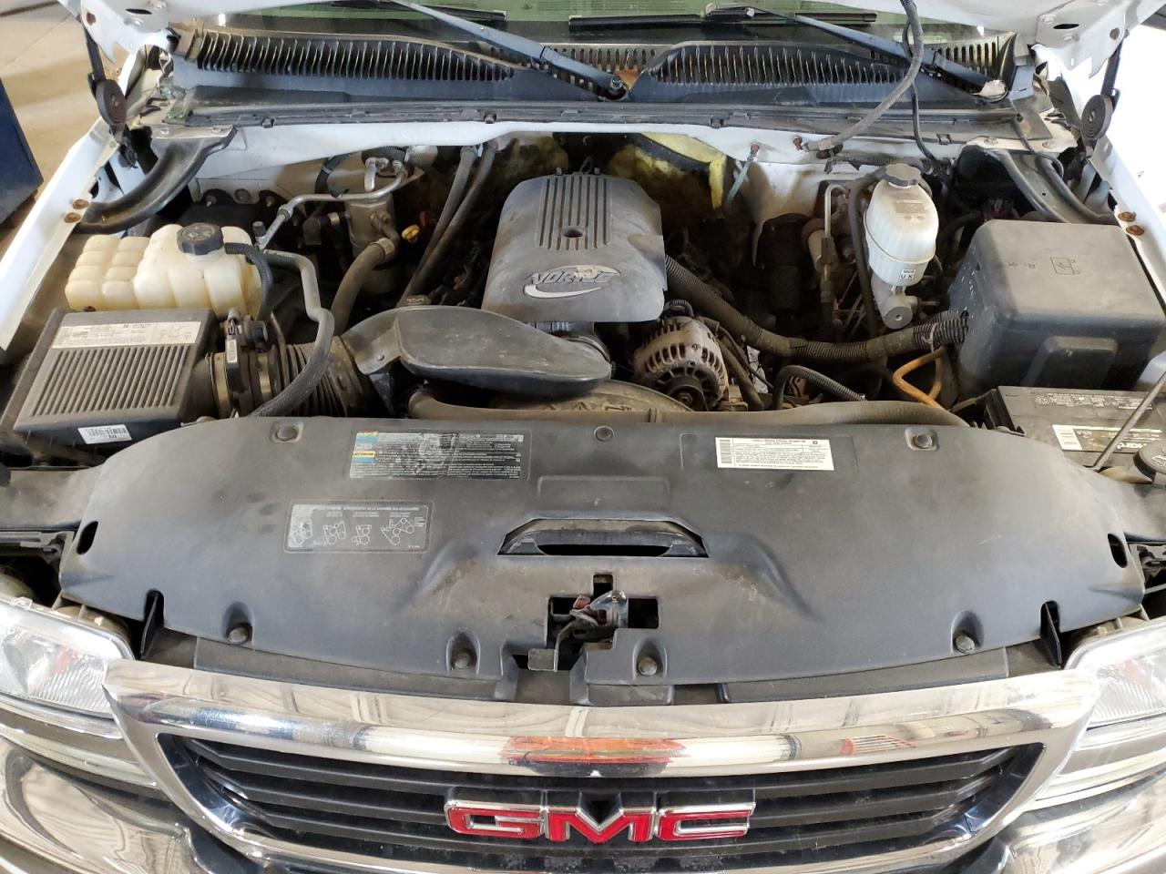 Photo 10 VIN: 1GTHK29UX5E234963 - GMC SIERRA 