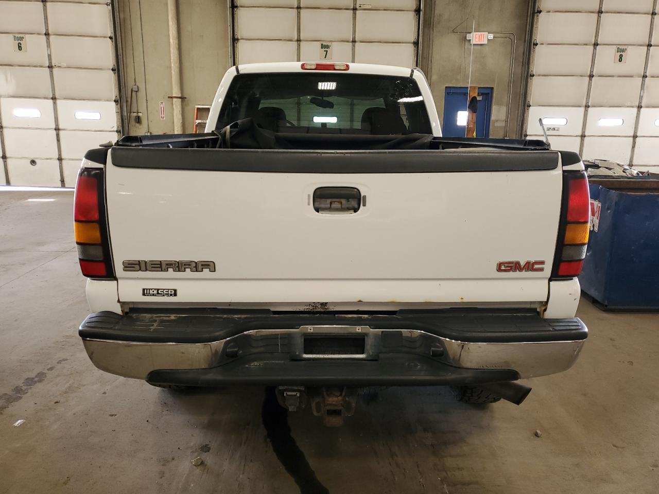 Photo 5 VIN: 1GTHK29UX5E234963 - GMC SIERRA 