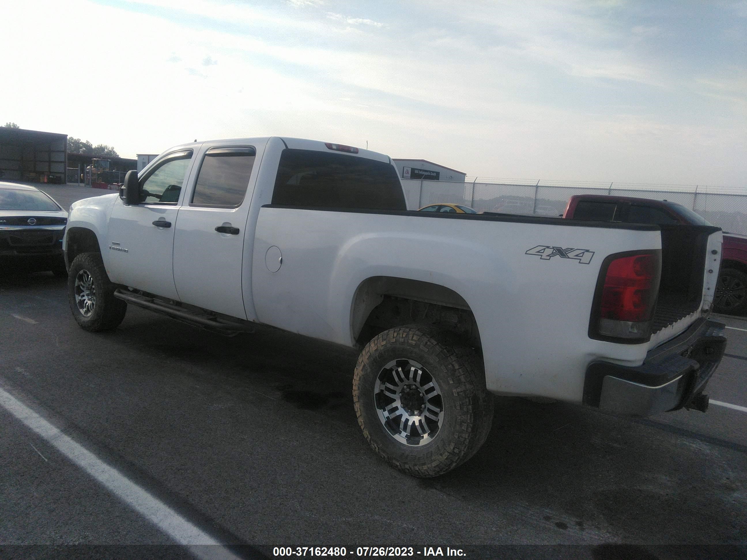 Photo 2 VIN: 1GTHK43669F160687 - GMC SIERRA 