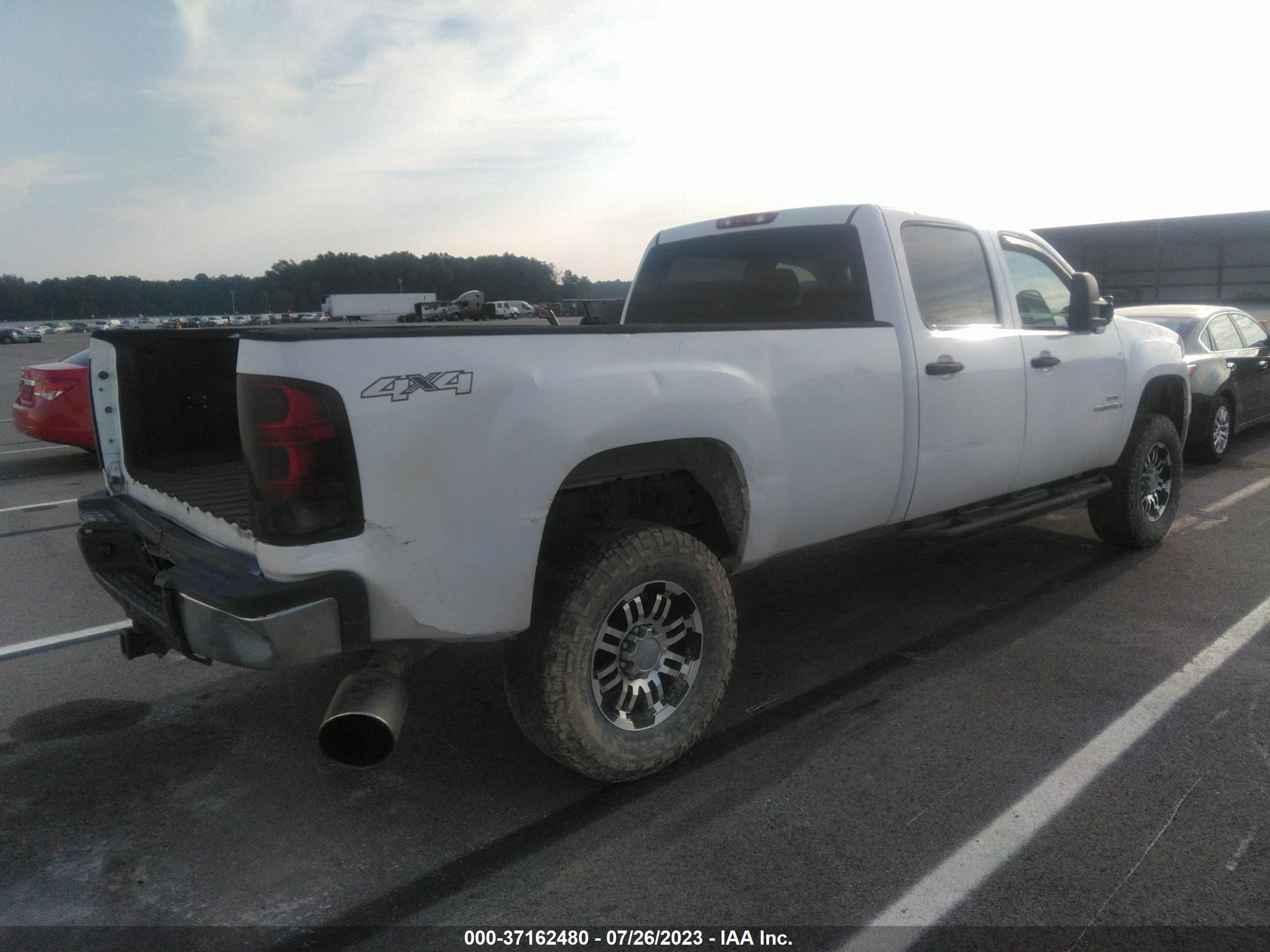 Photo 3 VIN: 1GTHK43669F160687 - GMC SIERRA 