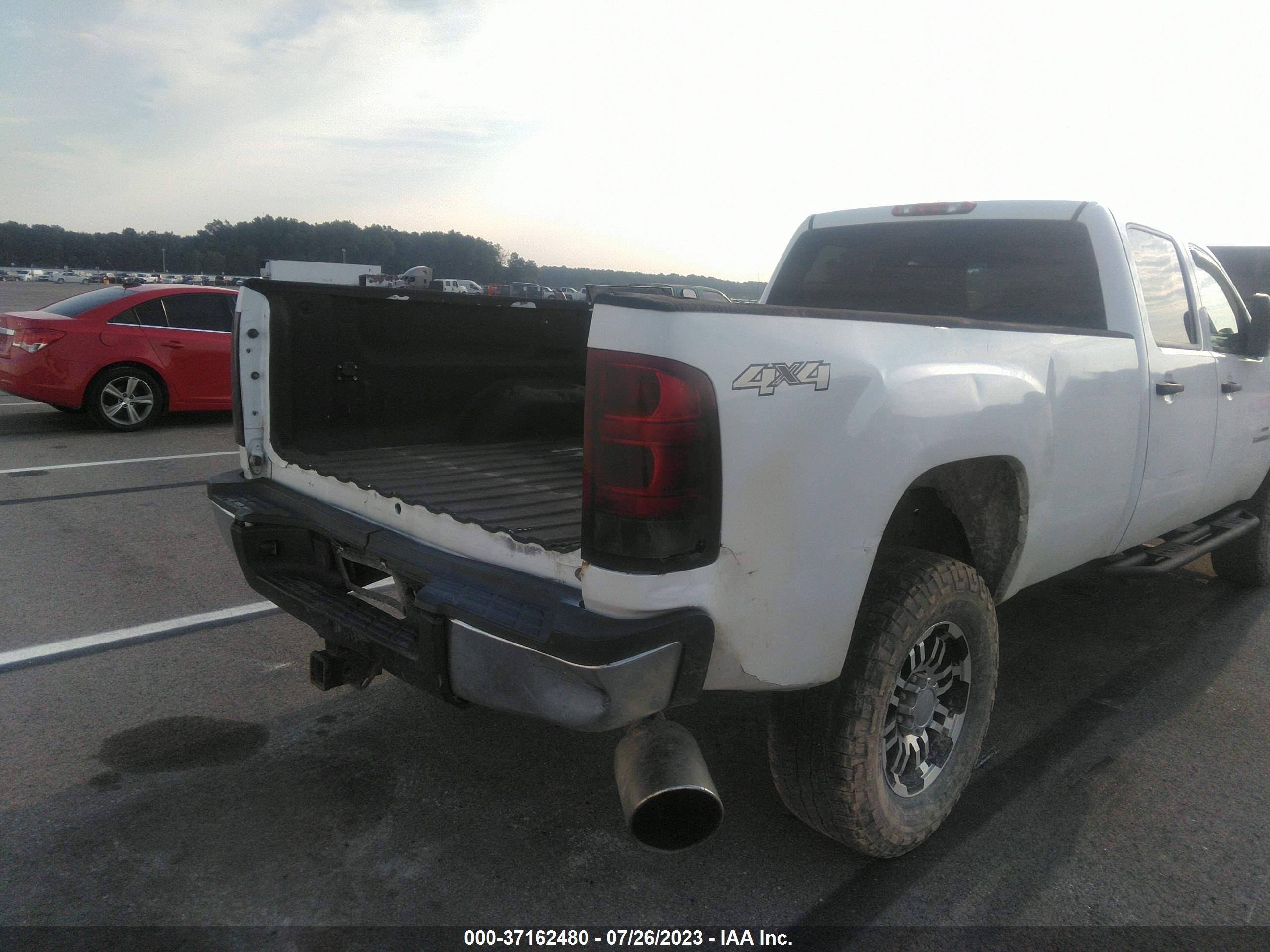 Photo 5 VIN: 1GTHK43669F160687 - GMC SIERRA 