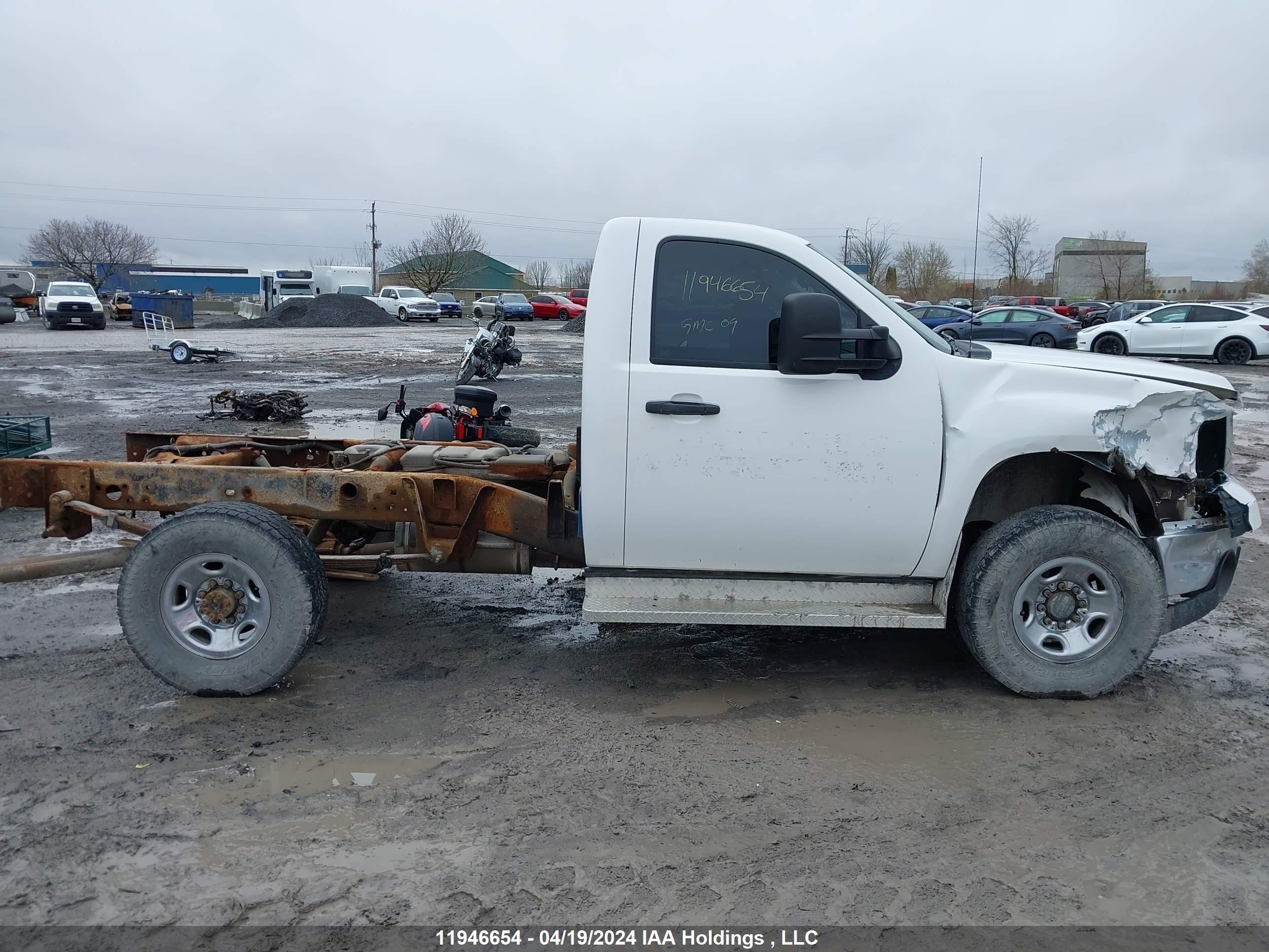 Photo 13 VIN: 1GTHK44K39F161615 - GMC SIERRA 