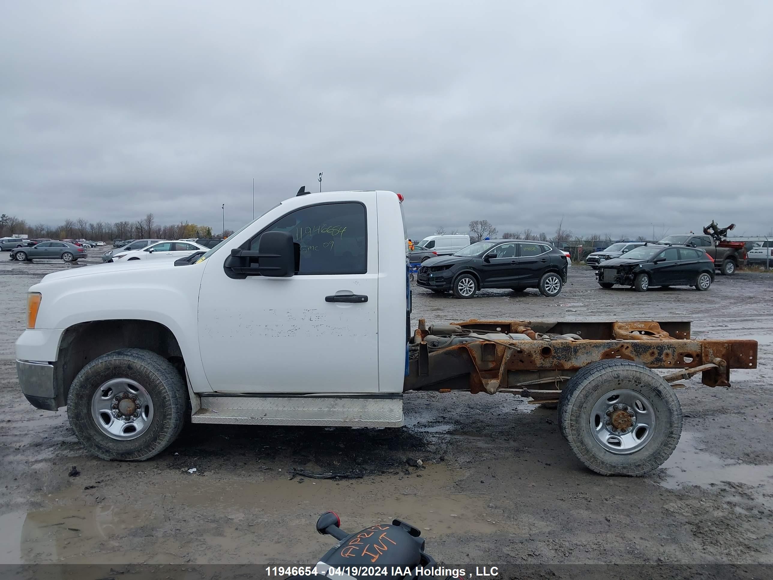 Photo 14 VIN: 1GTHK44K39F161615 - GMC SIERRA 