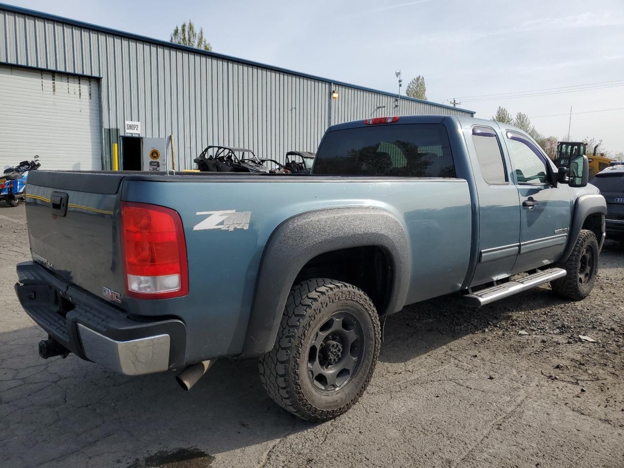 Photo 2 VIN: 1GTHK49K09E139232 - GMC SIERRA 