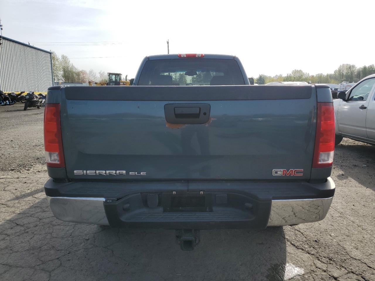 Photo 5 VIN: 1GTHK49K09E139232 - GMC SIERRA 