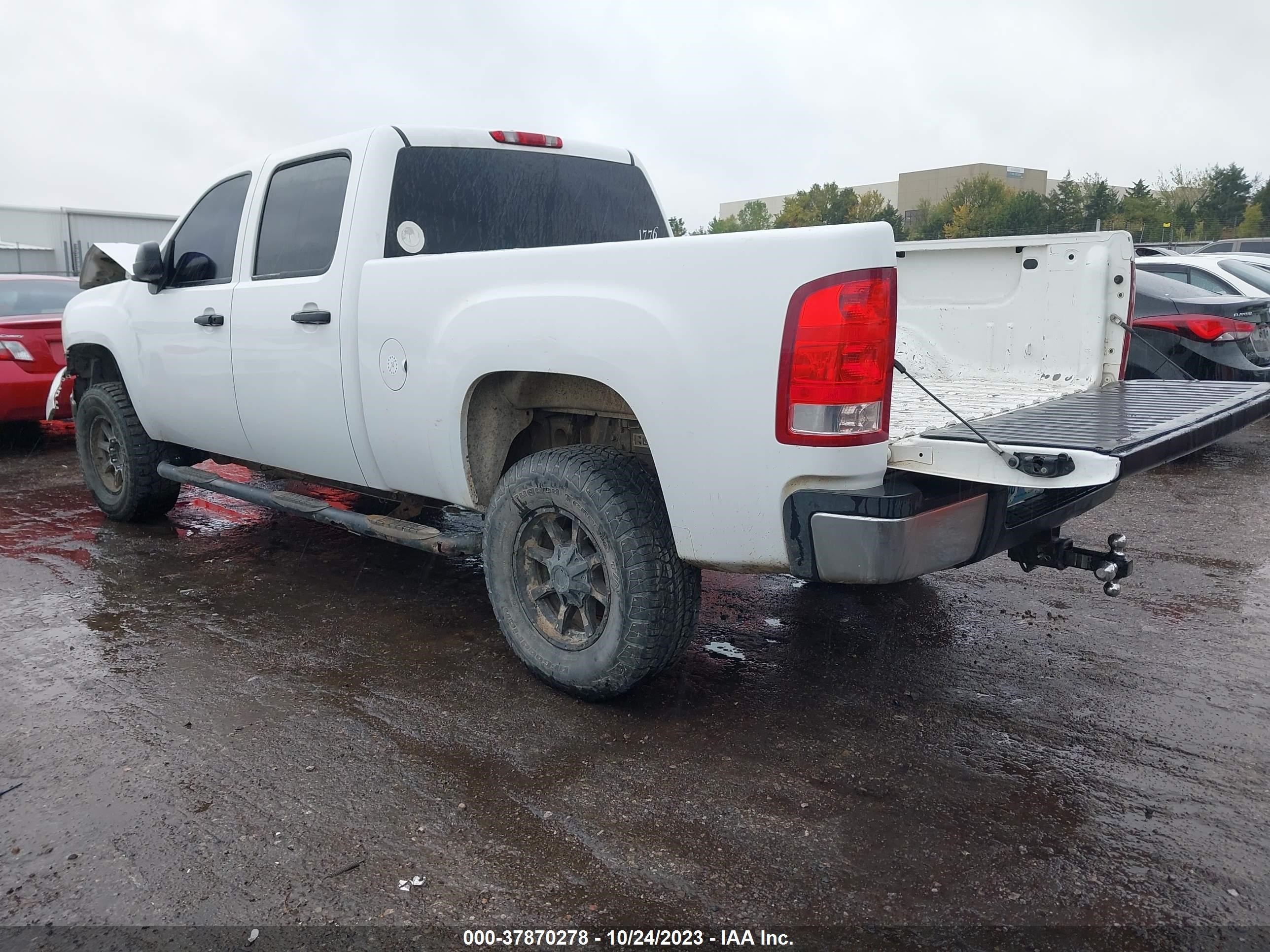 Photo 2 VIN: 1GTHK53K69F131662 - GMC SIERRA 