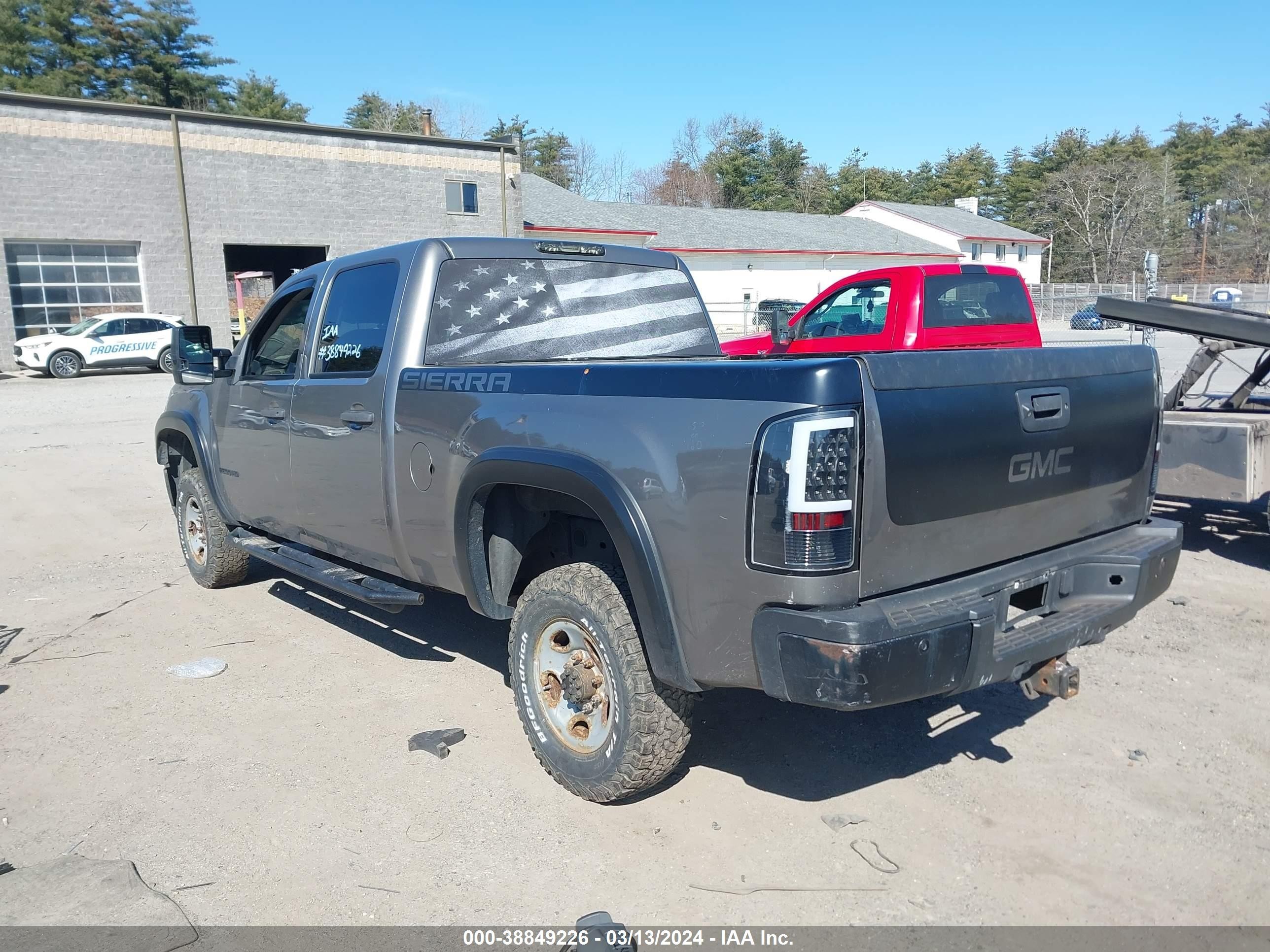 Photo 2 VIN: 1GTHK53K89F134403 - GMC SIERRA 