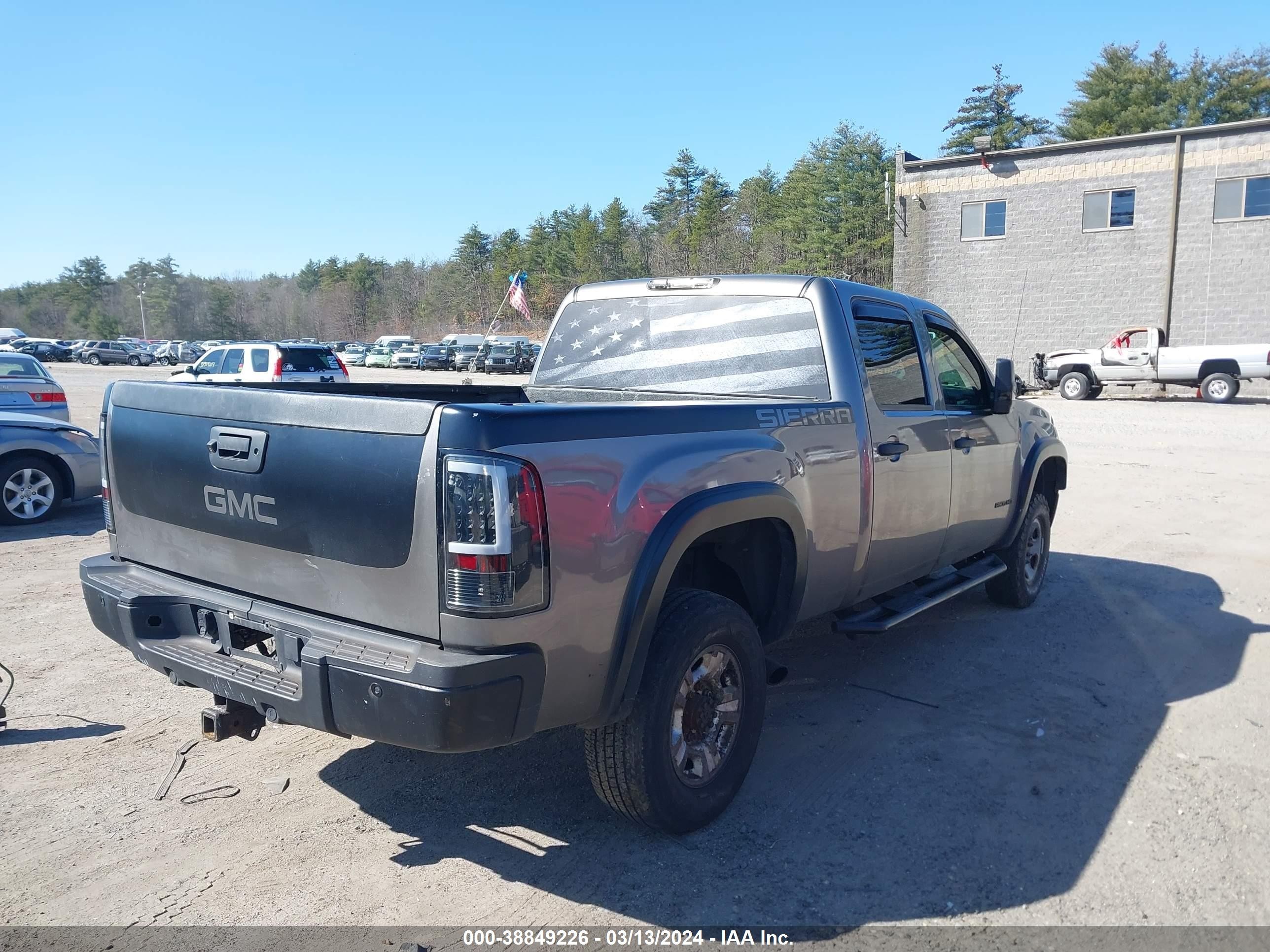 Photo 3 VIN: 1GTHK53K89F134403 - GMC SIERRA 