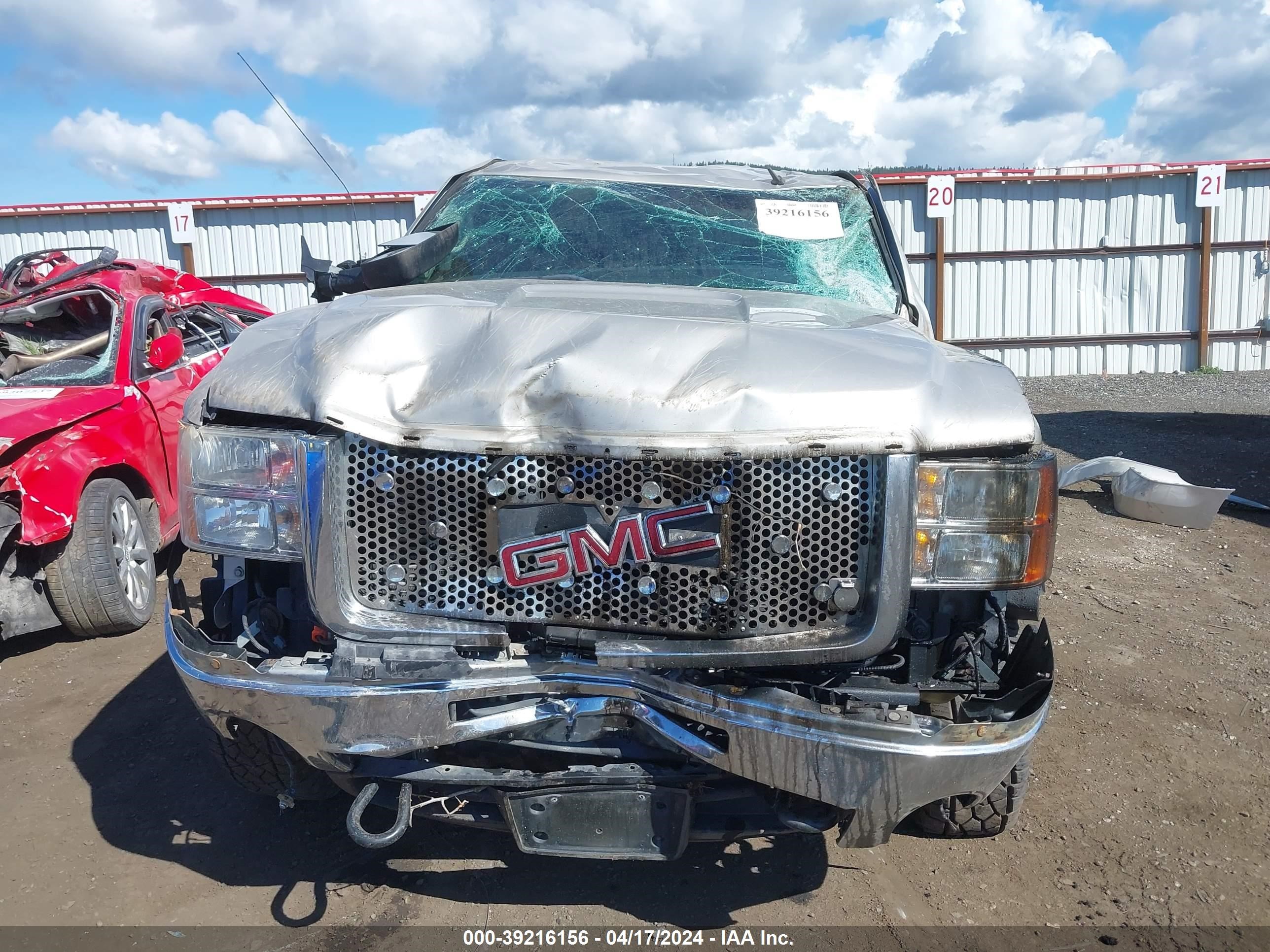 Photo 12 VIN: 1GTHK63629F123728 - GMC SIERRA 