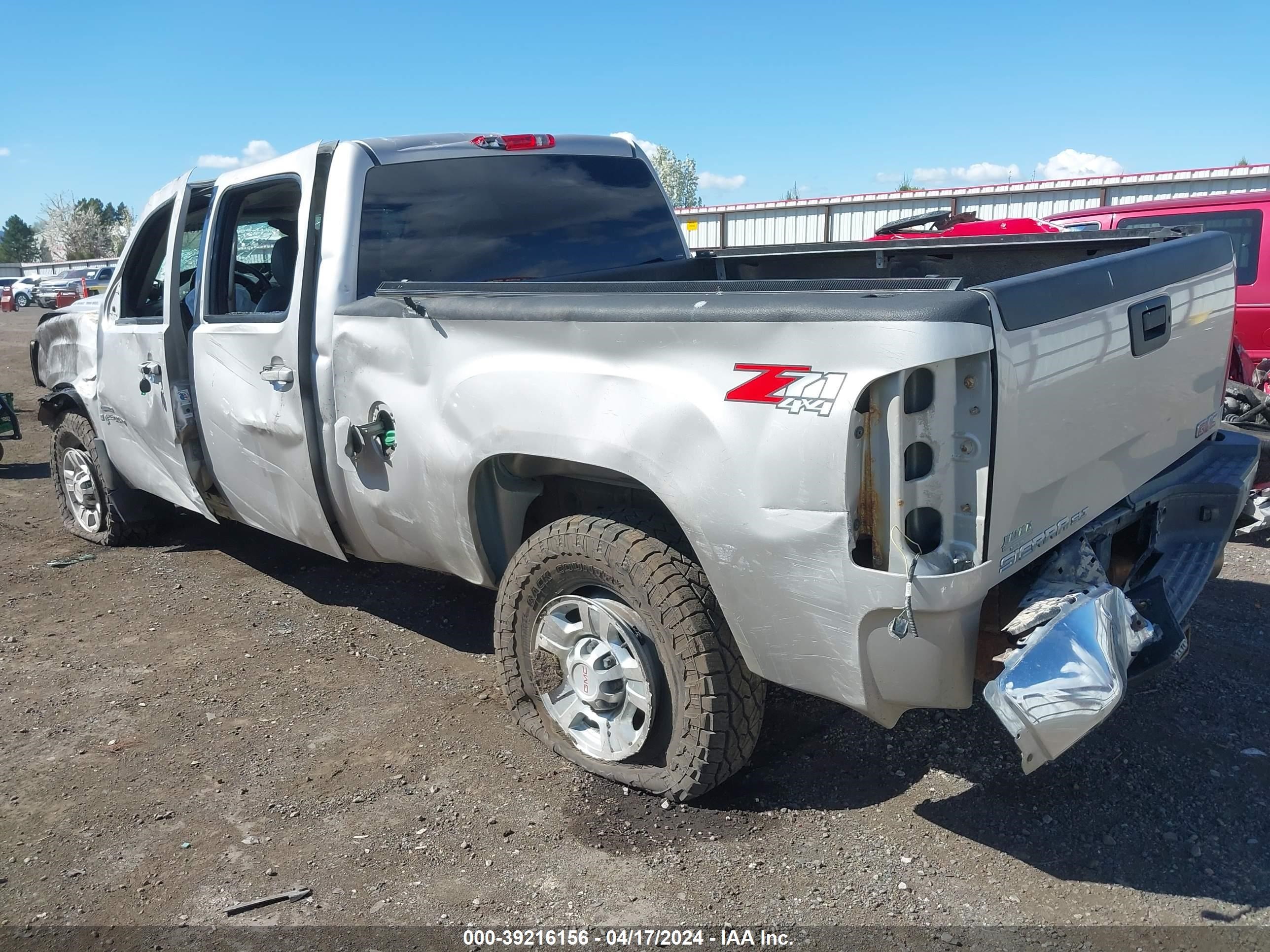 Photo 2 VIN: 1GTHK63629F123728 - GMC SIERRA 