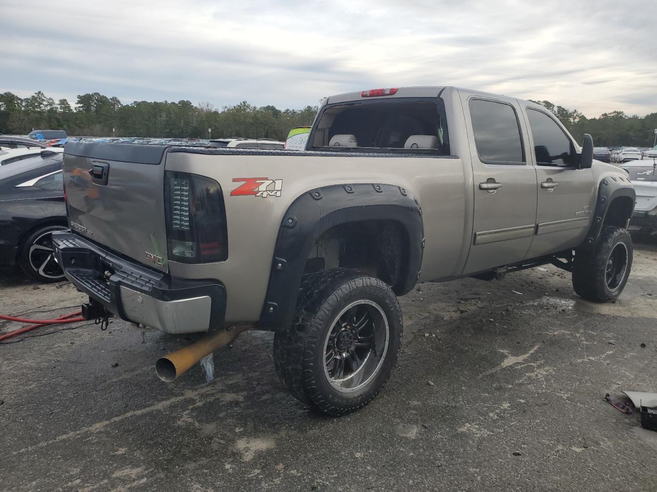 Photo 2 VIN: 1GTHK63679F154246 - GMC SIERRA 