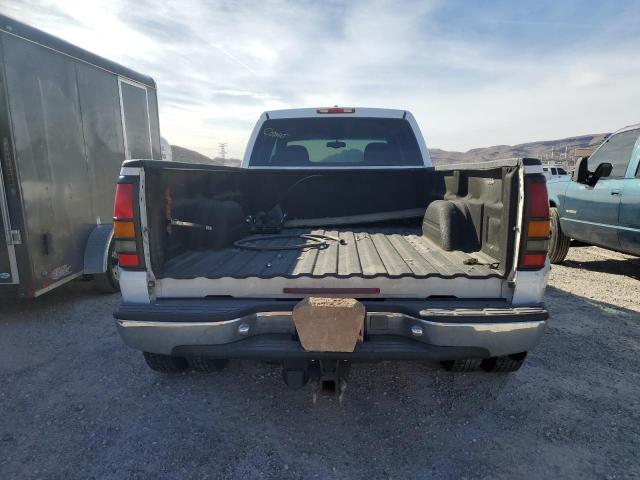 Photo 5 VIN: 1GTJC33G22F102597 - GMC SIERRA 