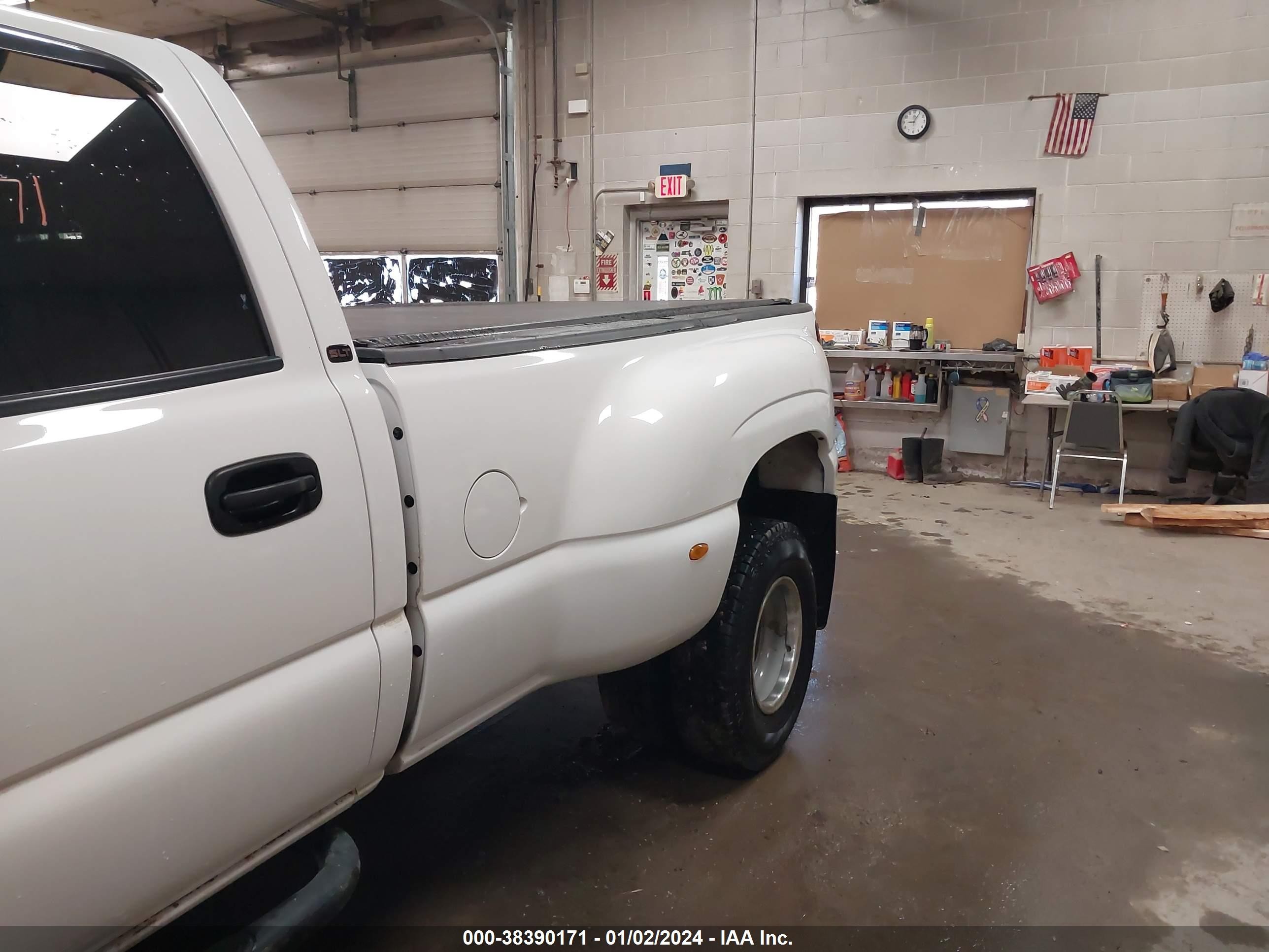 Photo 11 VIN: 1GTJK33113F254029 - GMC NULL 