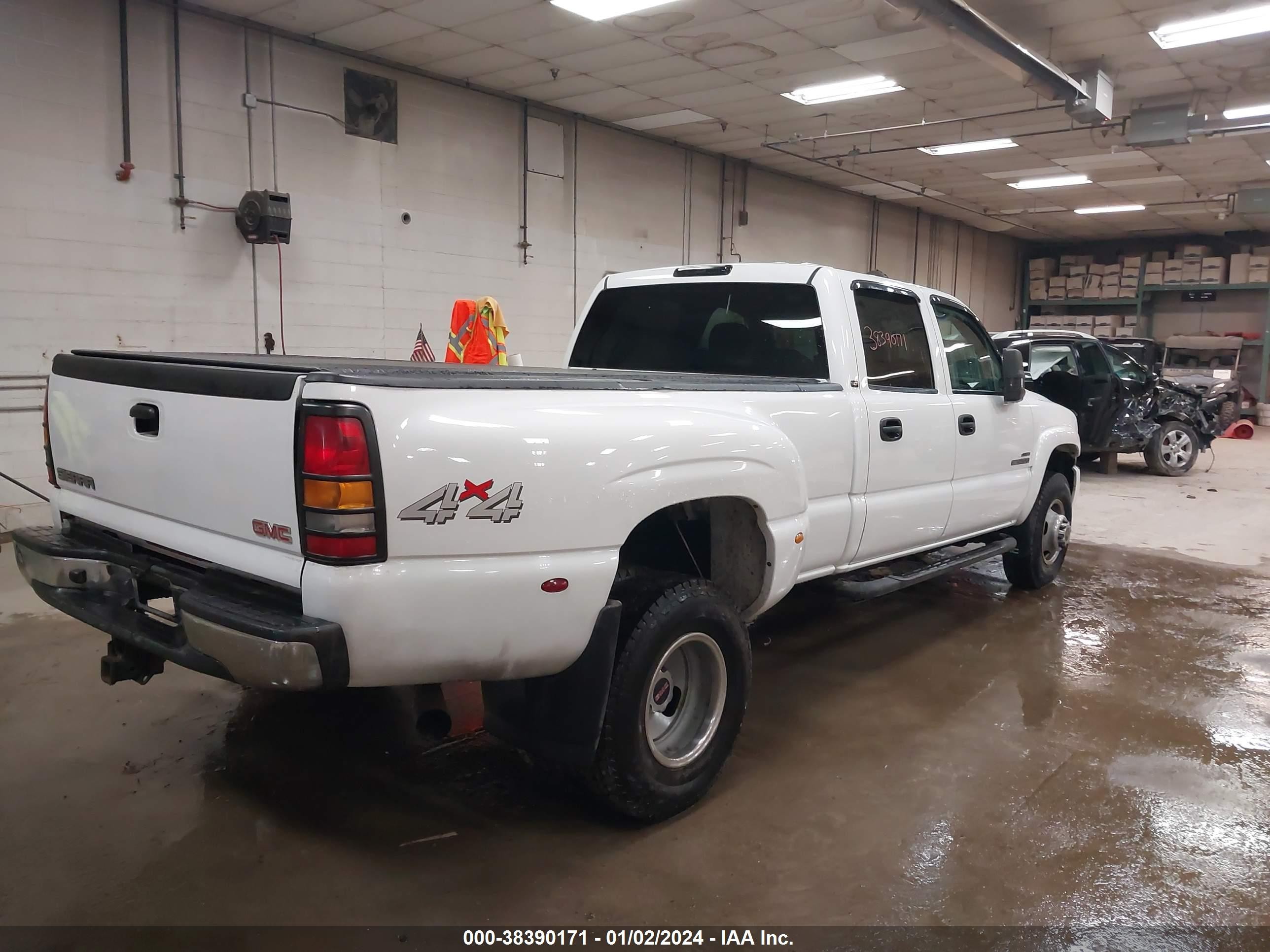 Photo 3 VIN: 1GTJK33113F254029 - GMC NULL 