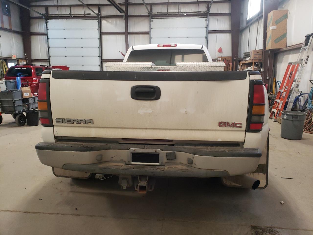 Photo 5 VIN: 1GTJK33236F104114 - GMC SIERRA 