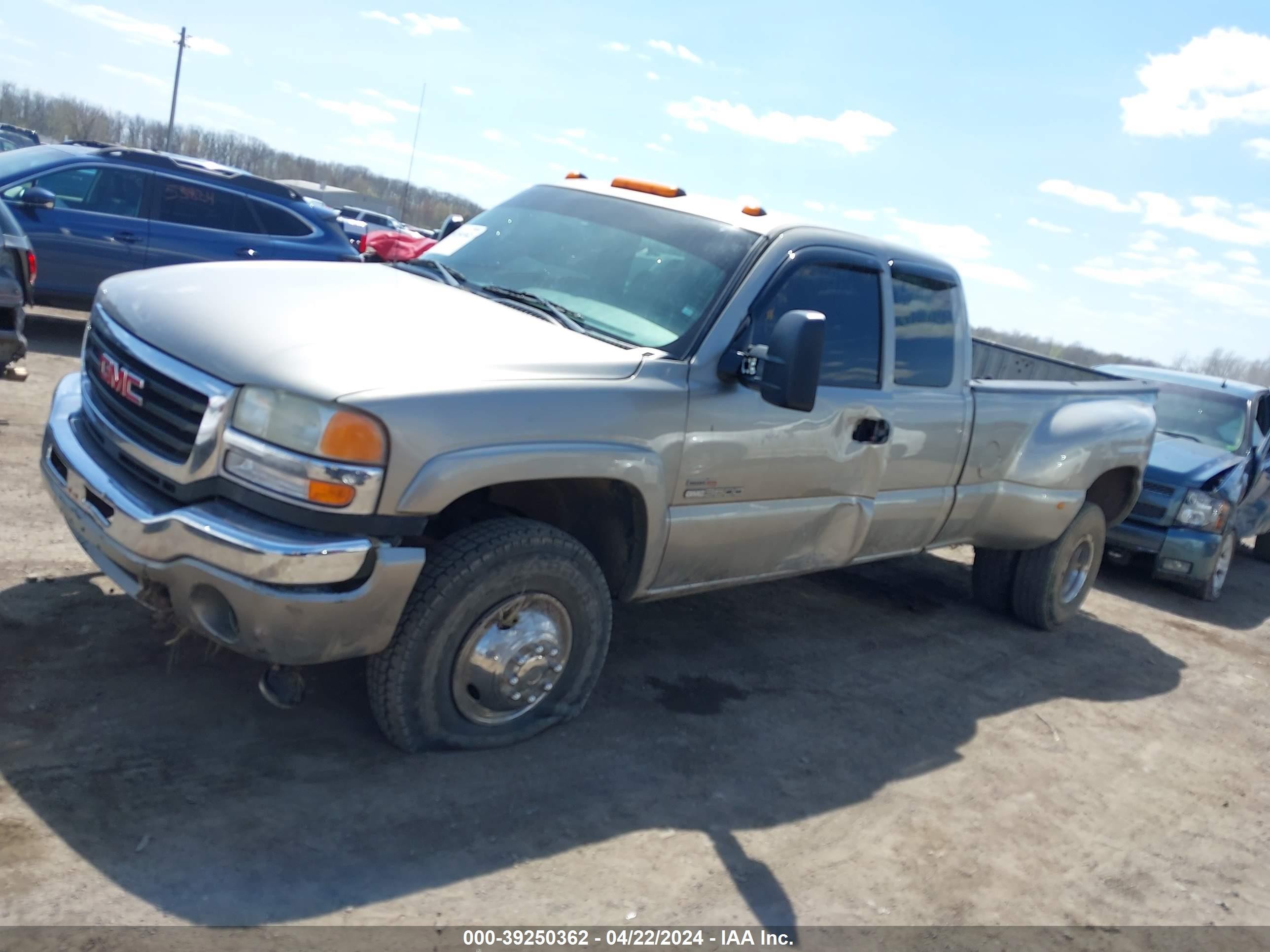 Photo 1 VIN: 1GTJK39143E352419 - GMC NULL 