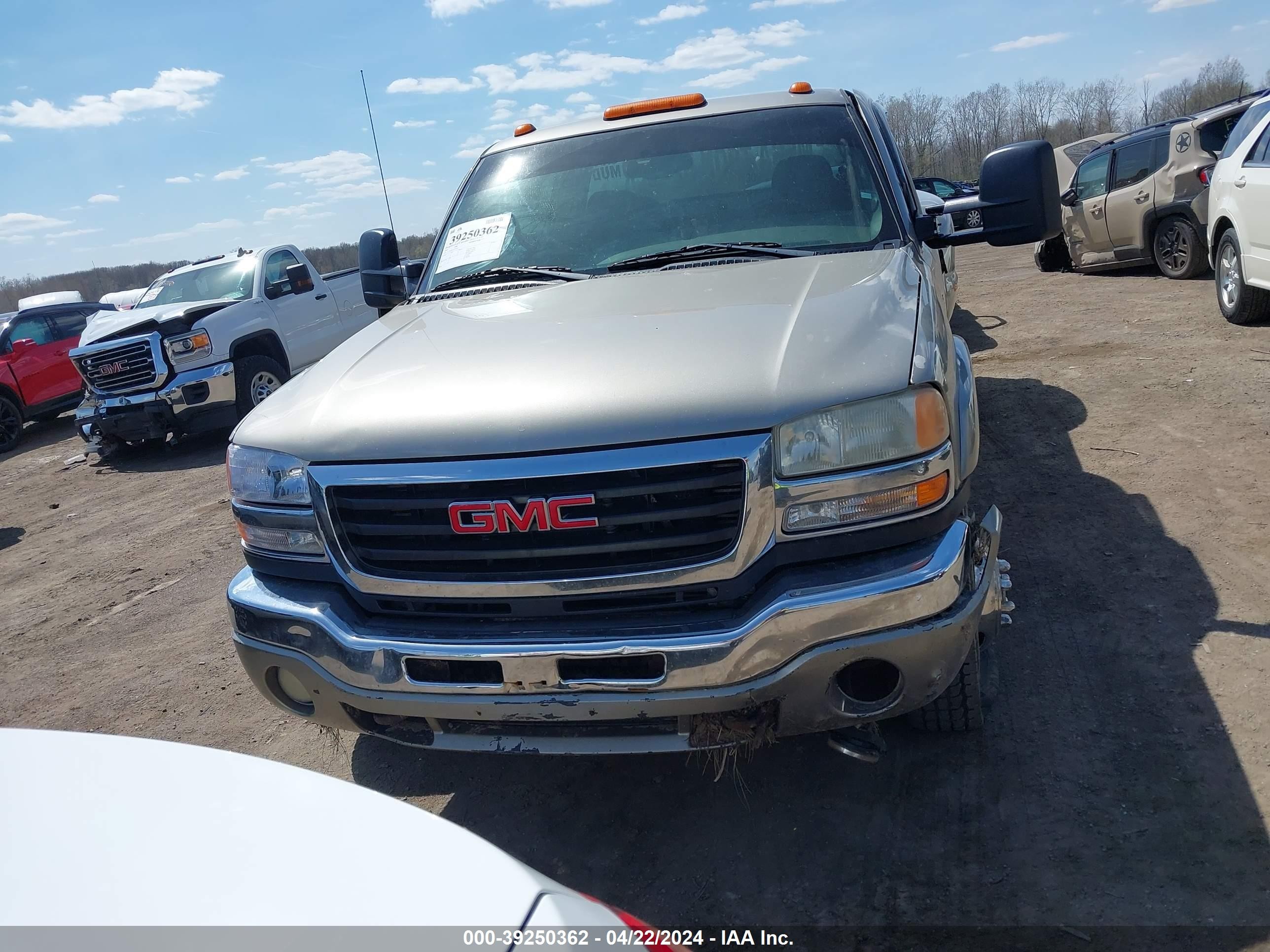 Photo 11 VIN: 1GTJK39143E352419 - GMC NULL 