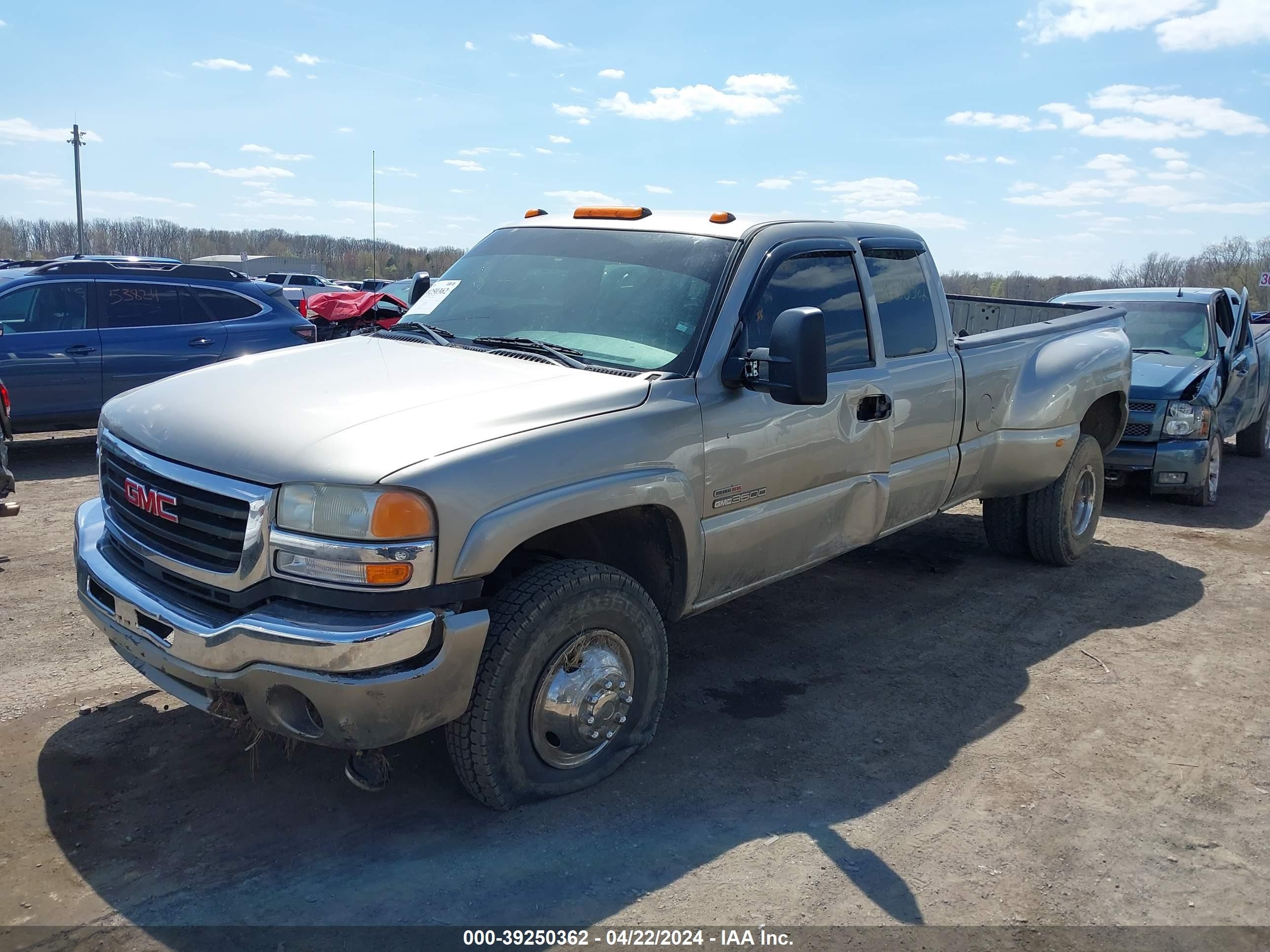 Photo 13 VIN: 1GTJK39143E352419 - GMC NULL 