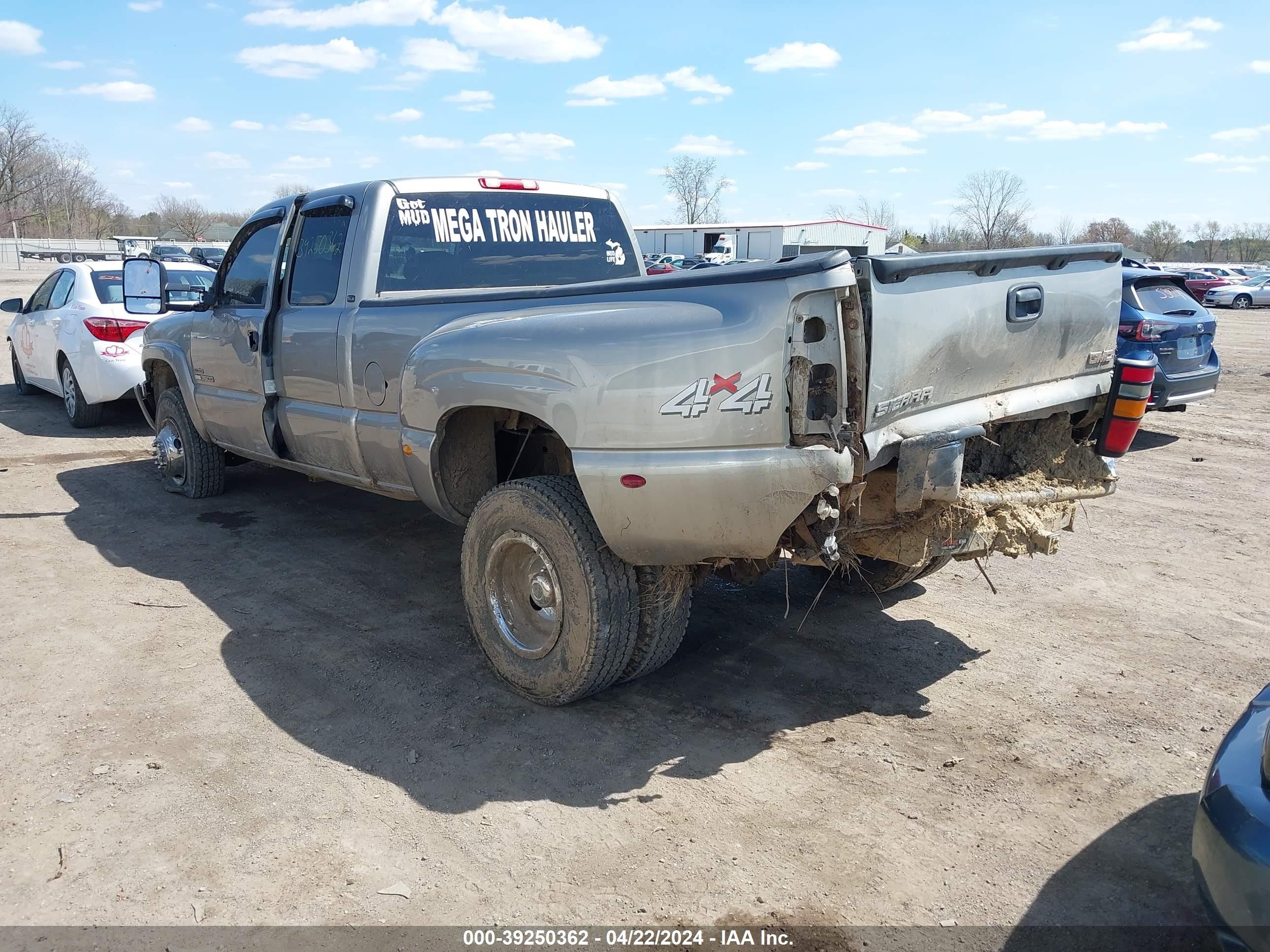 Photo 2 VIN: 1GTJK39143E352419 - GMC NULL 