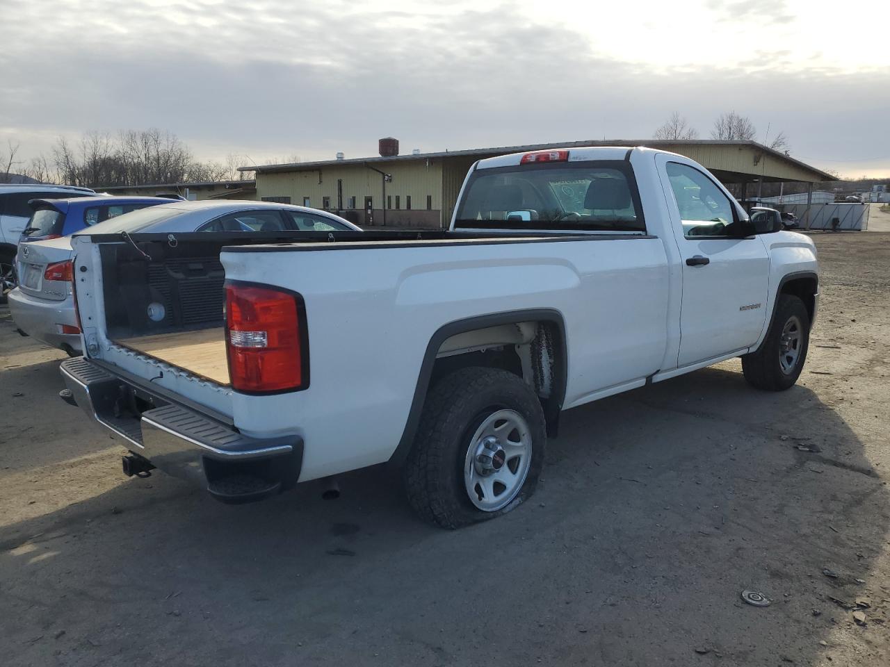 Photo 2 VIN: 1GTN1LEC3JZ902422 - GMC SIERRA 