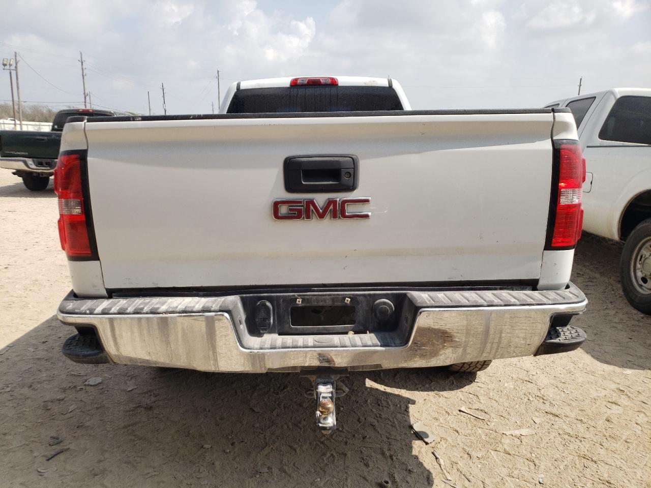 Photo 5 VIN: 1GTN1LEC6JZ261699 - GMC SIERRA 