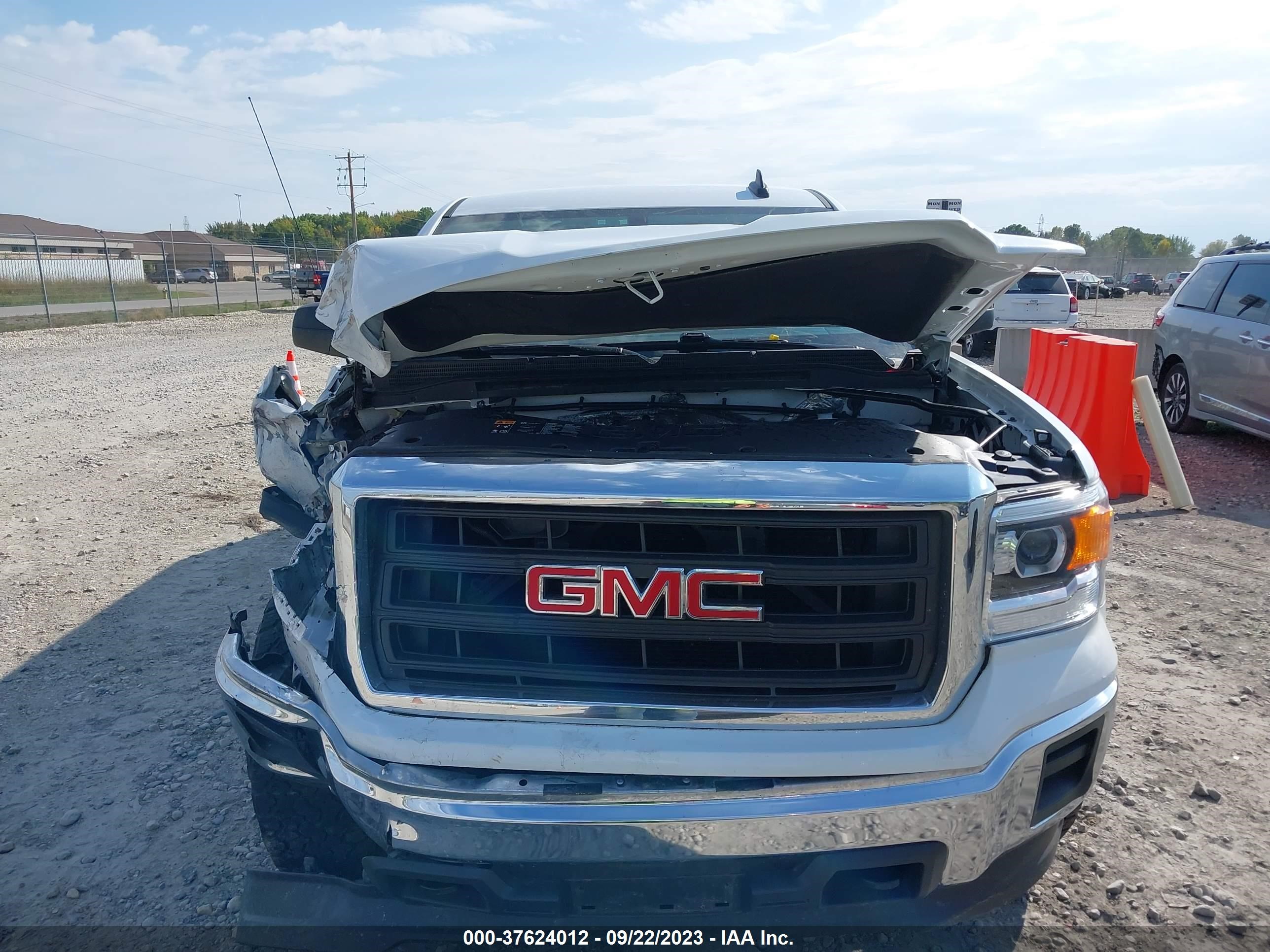 Photo 11 VIN: 1GTN2TEC8FZ446812 - GMC SIERRA 