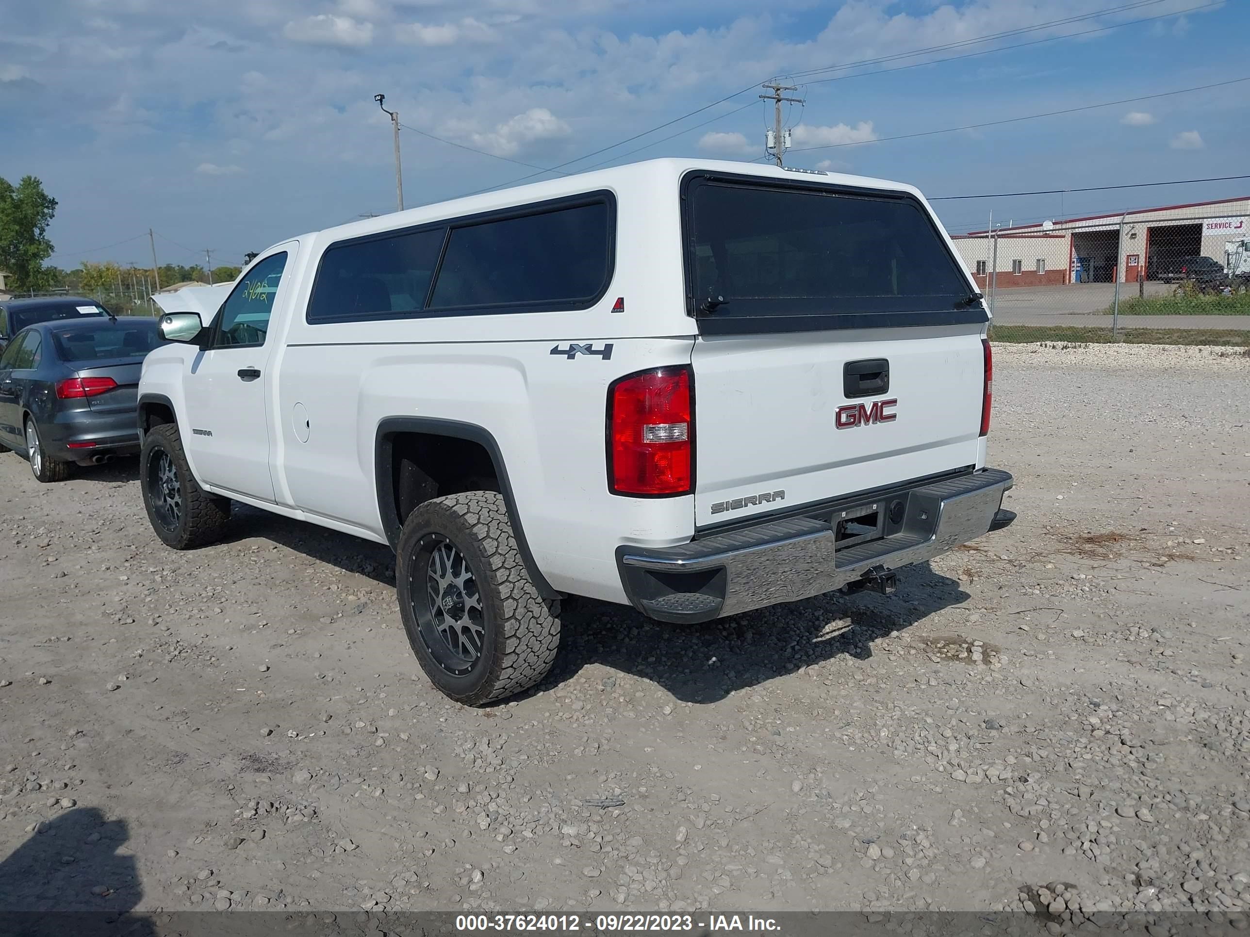 Photo 2 VIN: 1GTN2TEC8FZ446812 - GMC SIERRA 