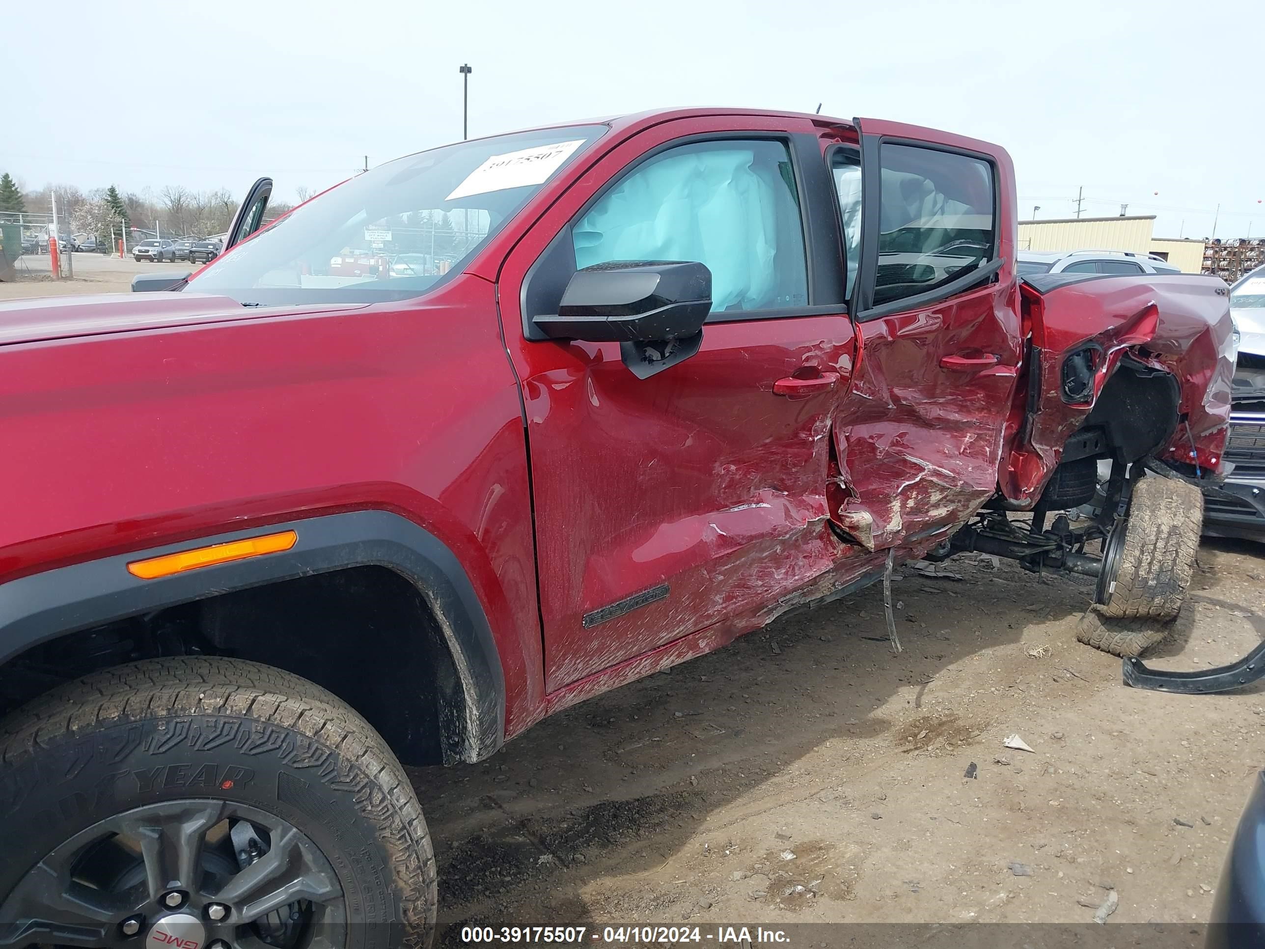 Photo 5 VIN: 1GTP6BEK4R1149098 - GMC CANYON 