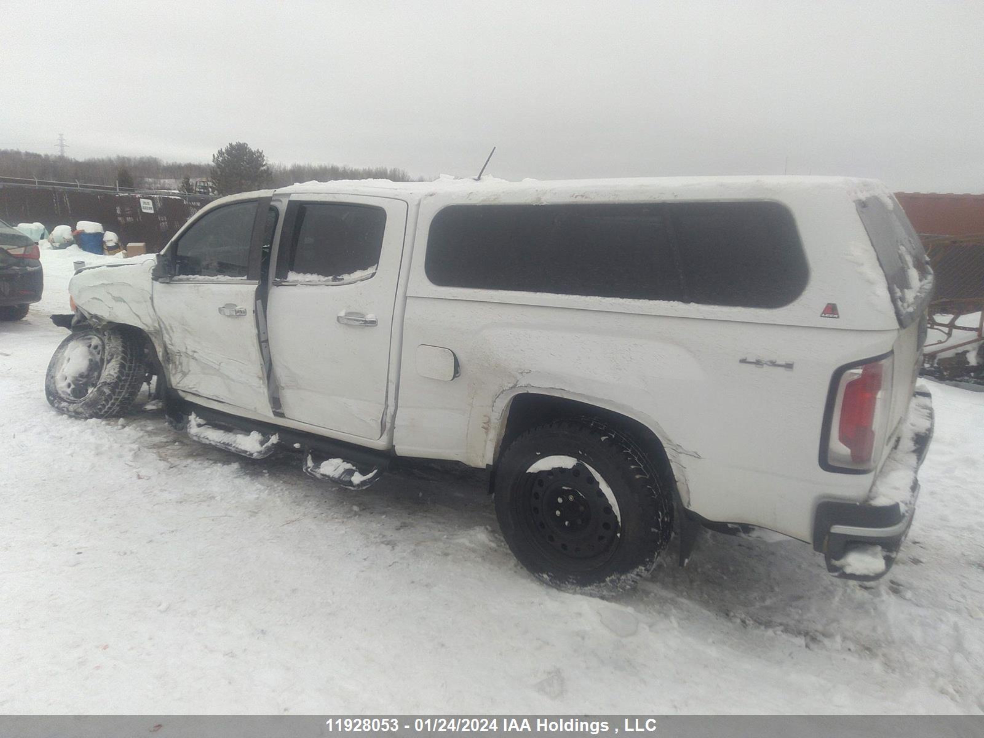 Photo 2 VIN: 1GTP6DE15H1239247 - GMC CANYON 