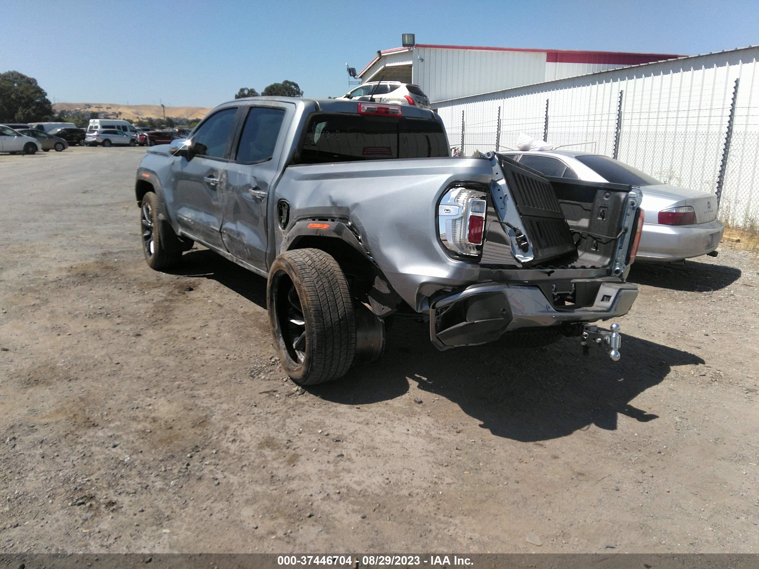 Photo 2 VIN: 1GTP6FEK4P1131141 - GMC CANYON 