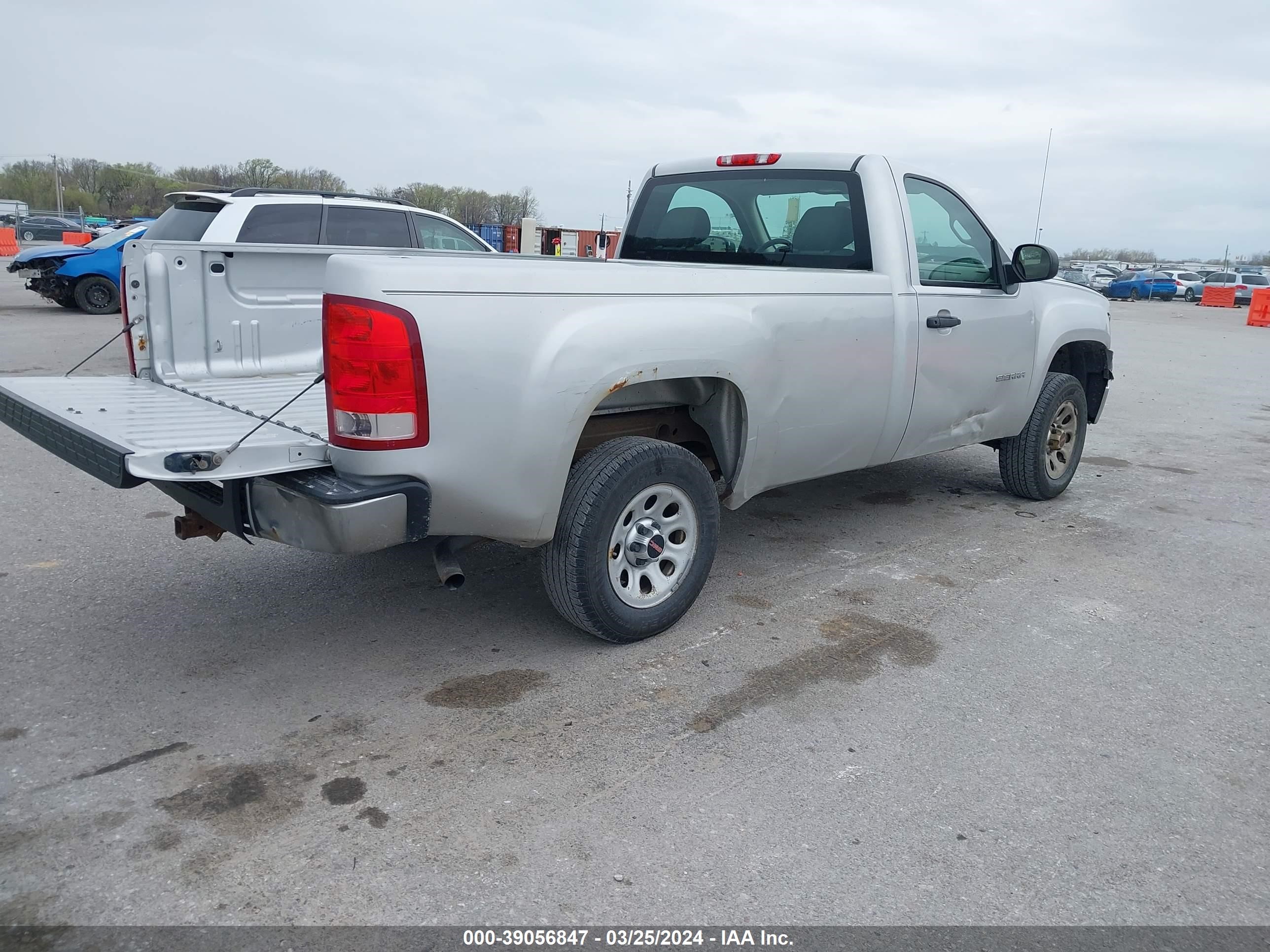 Photo 3 VIN: 1GTPCTEX2AZ256800 - GMC SIERRA 