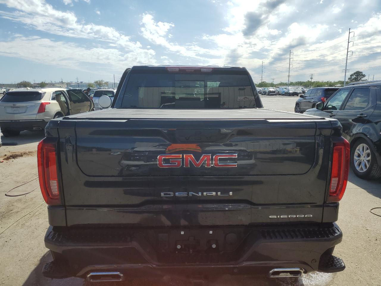 Photo 5 VIN: 1GTPHGE80RZ180684 - GMC SIERRA 