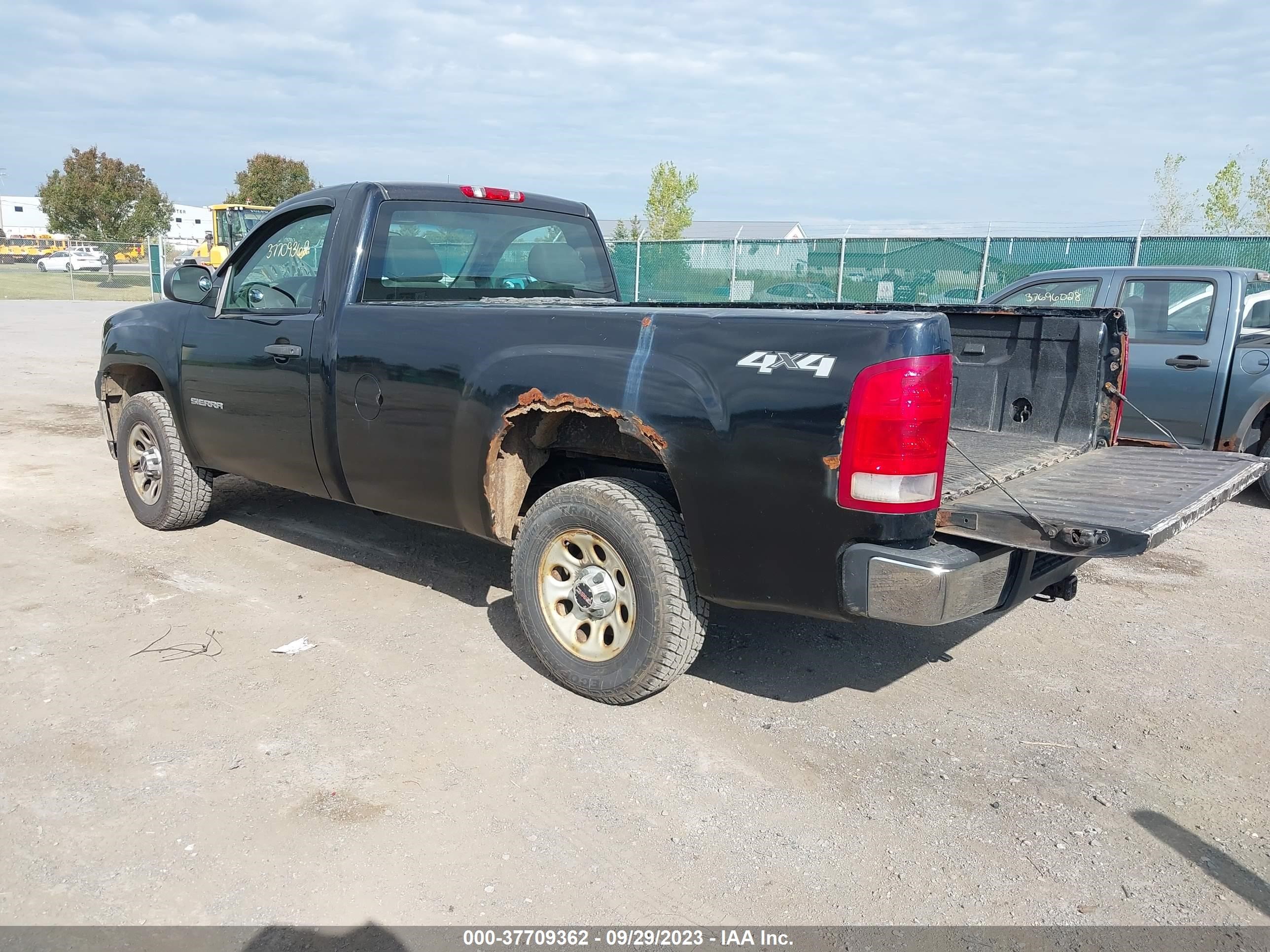 Photo 2 VIN: 1GTPKTEX7AZ150149 - GMC SIERRA 