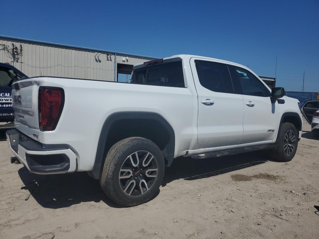 Photo 2 VIN: 1GTPUEEL4NZ536715 - GMC SIERRA 