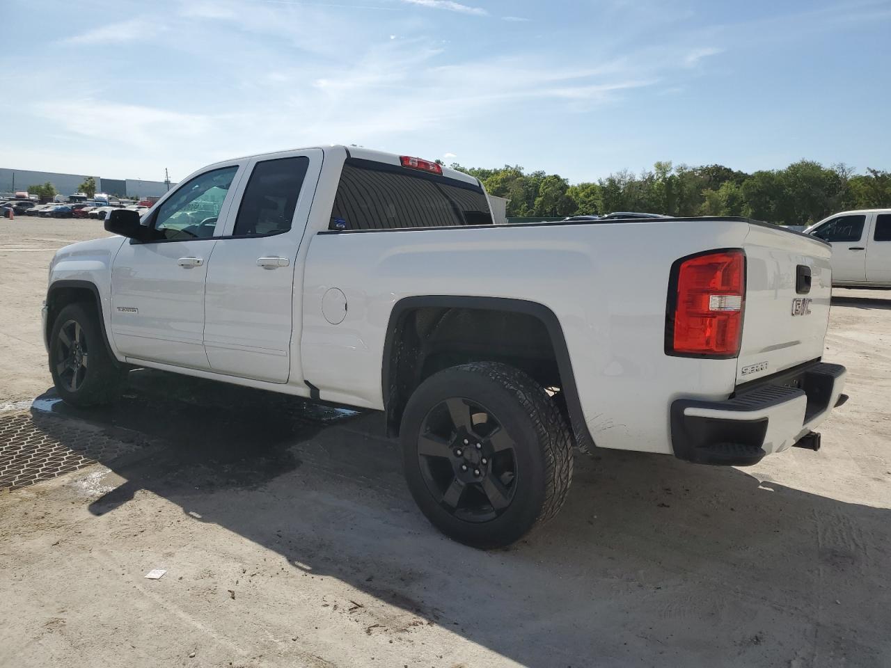 Photo 1 VIN: 1GTR1LEC9JZ127464 - GMC SIERRA 