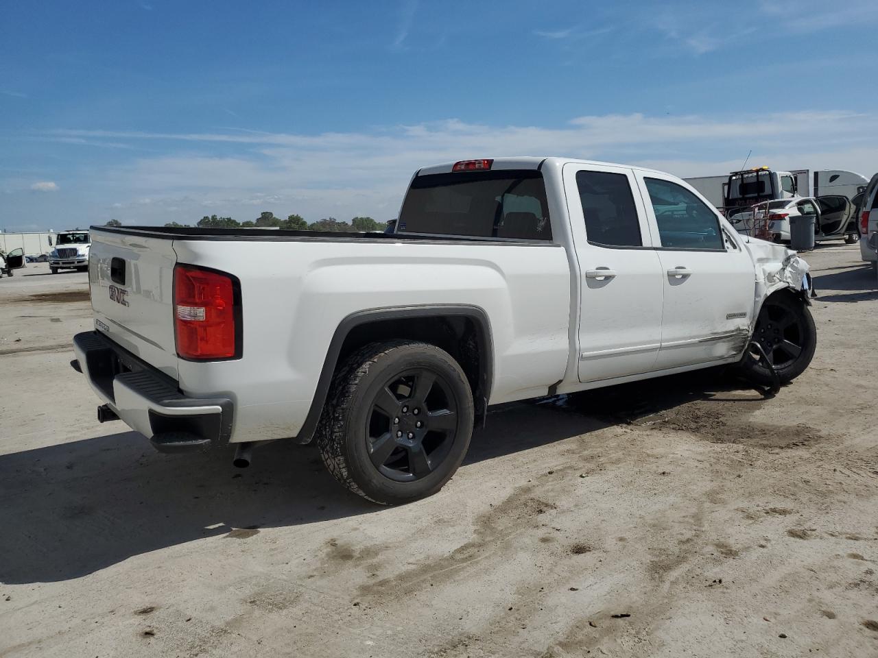 Photo 2 VIN: 1GTR1LEC9JZ127464 - GMC SIERRA 