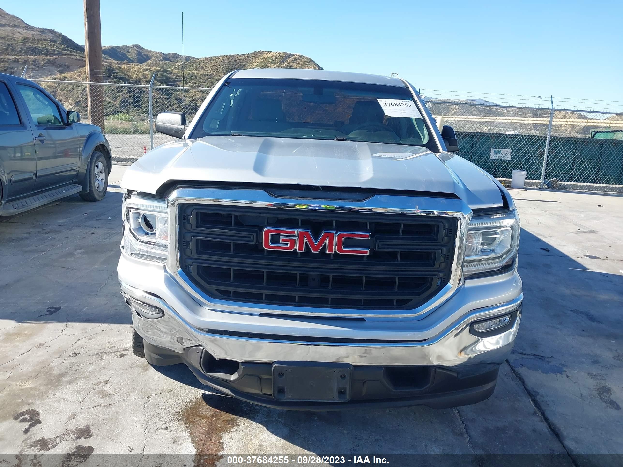 Photo 11 VIN: 1GTR1LEH1JZ274311 - GMC SIERRA 