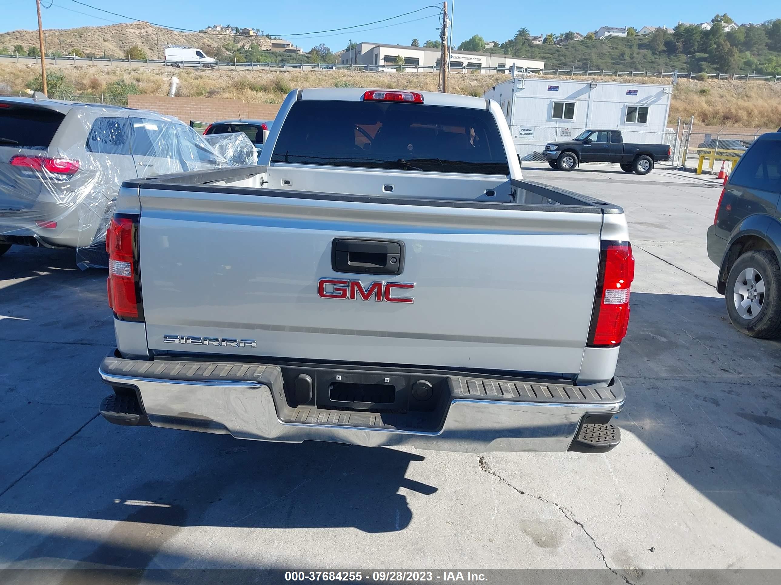 Photo 15 VIN: 1GTR1LEH1JZ274311 - GMC SIERRA 