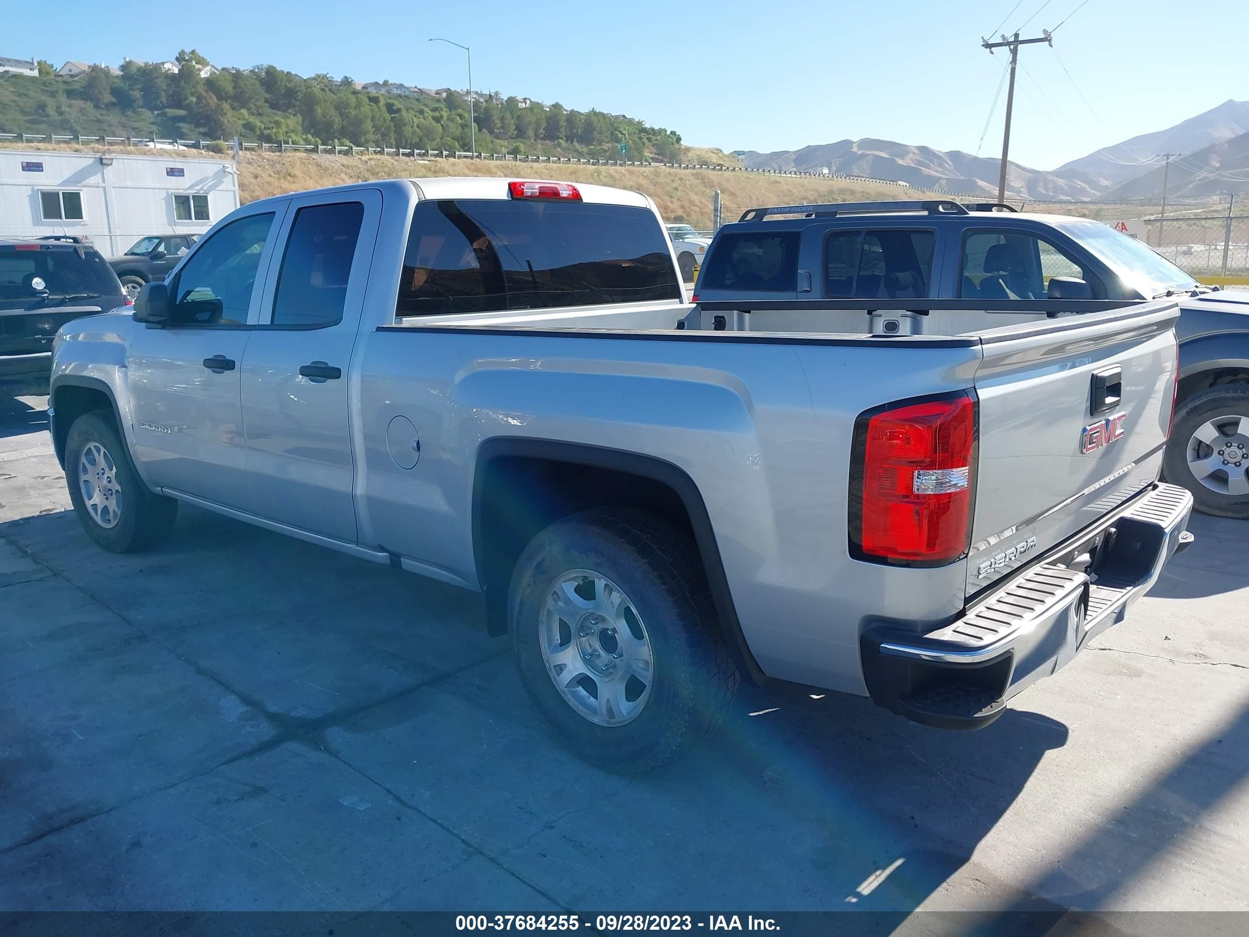 Photo 2 VIN: 1GTR1LEH1JZ274311 - GMC SIERRA 