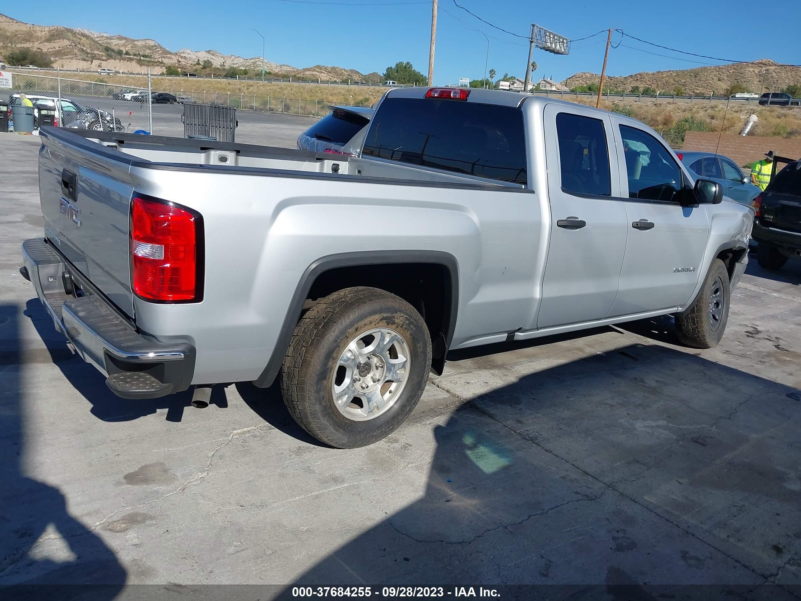 Photo 3 VIN: 1GTR1LEH1JZ274311 - GMC SIERRA 