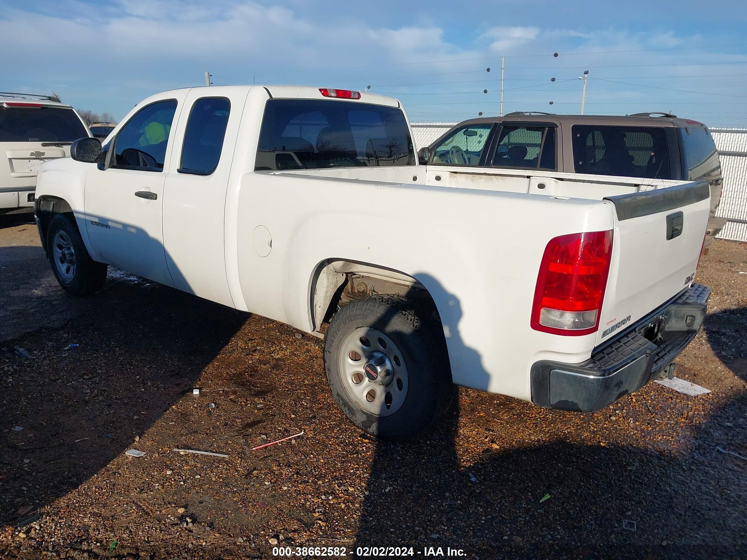 Photo 2 VIN: 1GTR1TEX7CZ349359 - GMC SIERRA 