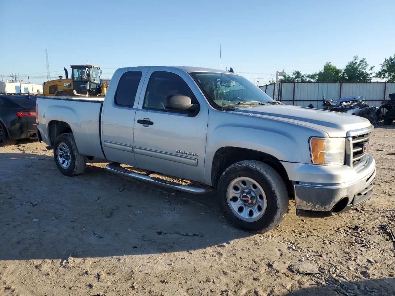 Photo 3 VIN: 1GTR1UEA2BZ205931 - GMC SIERRA 