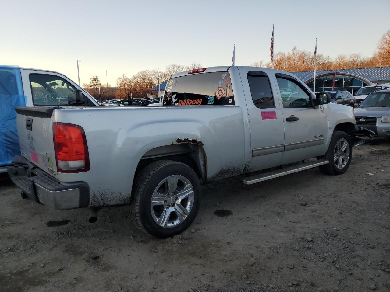 Photo 2 VIN: 1GTR1VE00BZ420477 - GMC SIERRA 