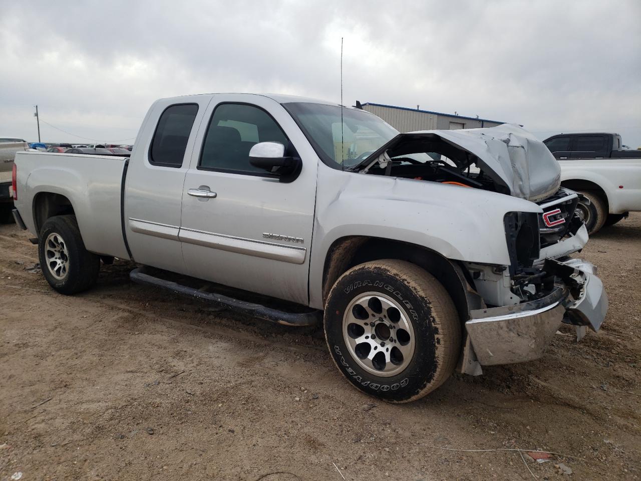 Photo 3 VIN: 1GTR1VE01DZ285089 - GMC SIERRA 