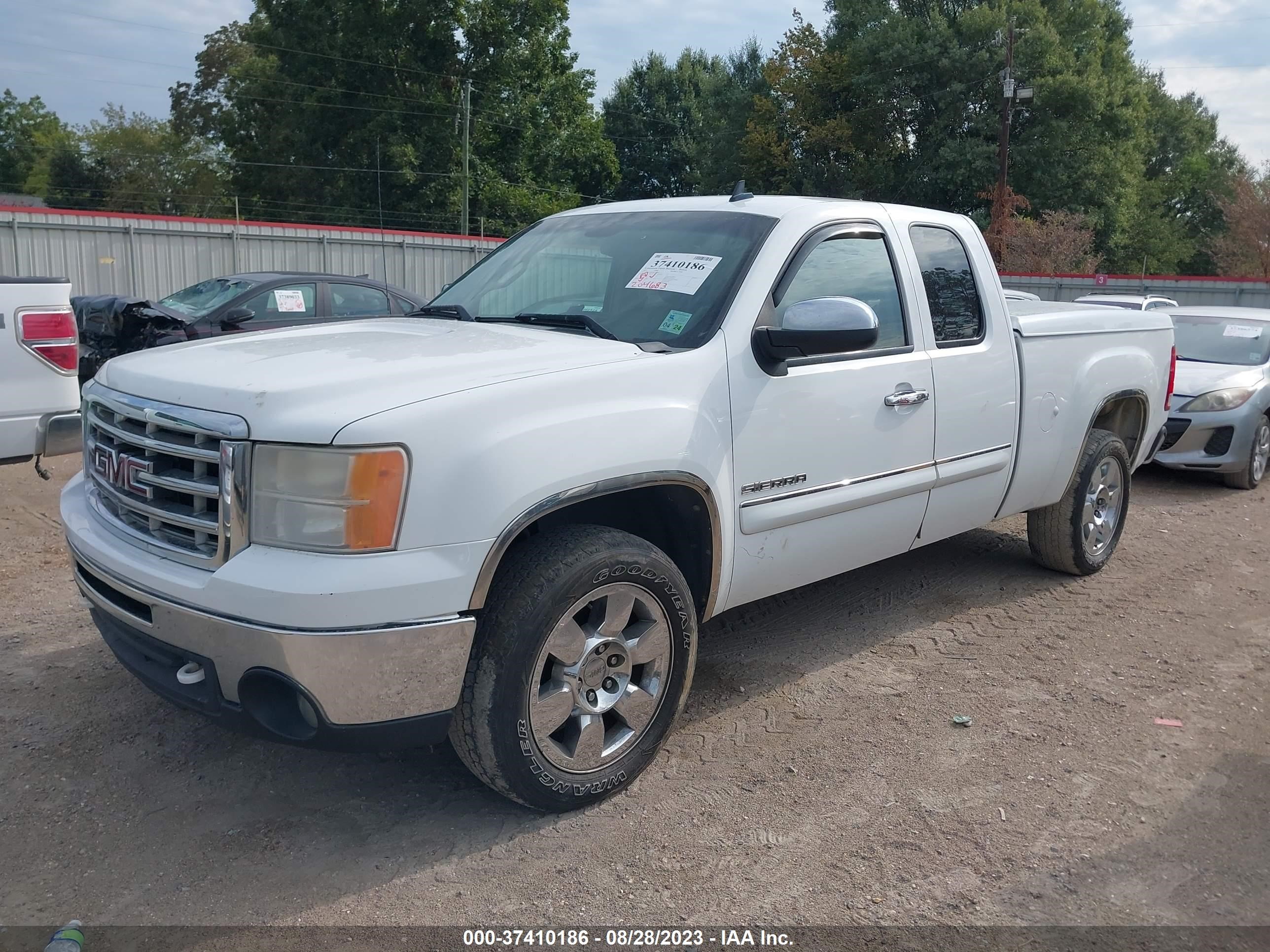 Photo 1 VIN: 1GTR1VE02BZ207532 - GMC SIERRA 