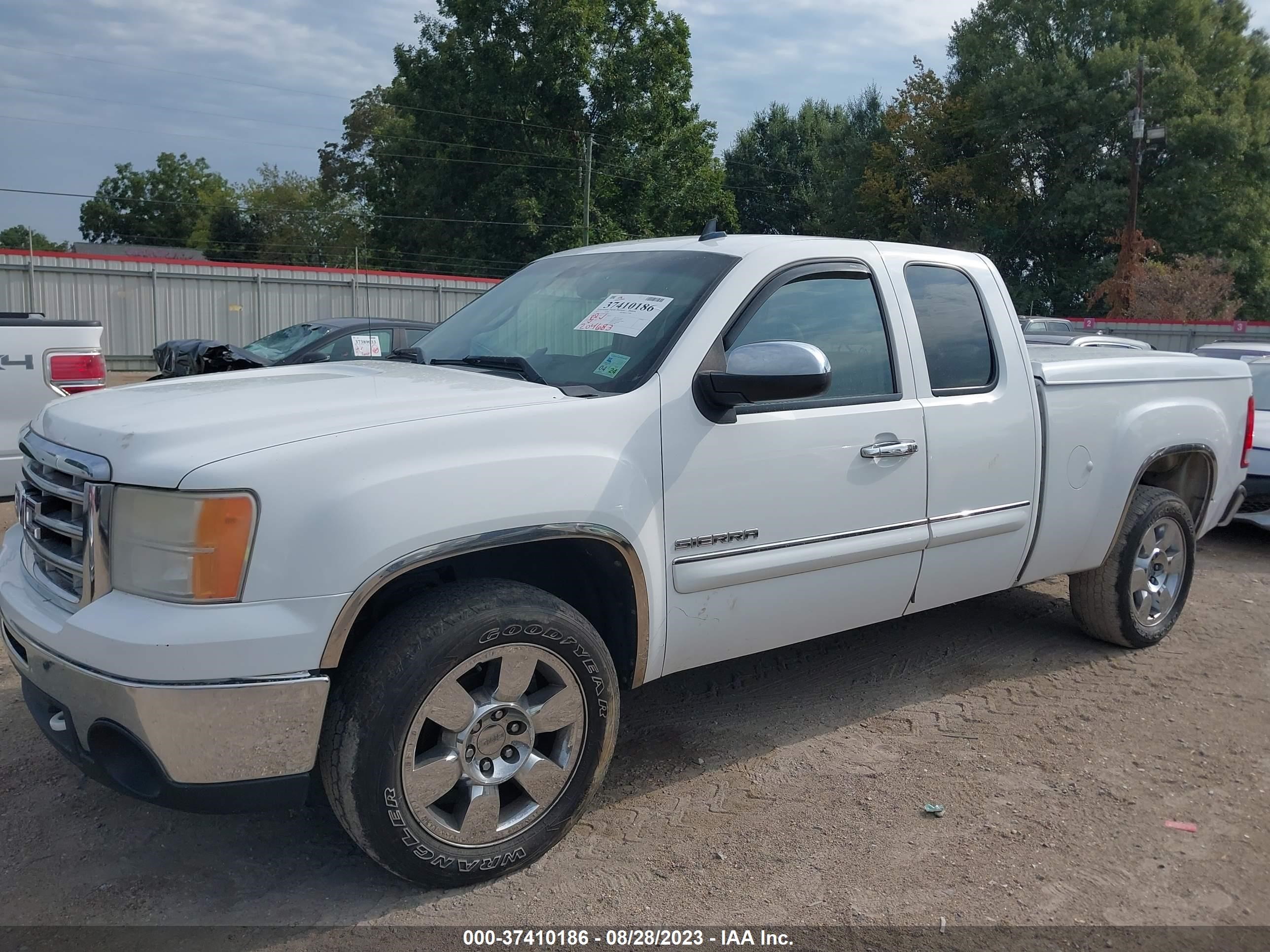 Photo 13 VIN: 1GTR1VE02BZ207532 - GMC SIERRA 